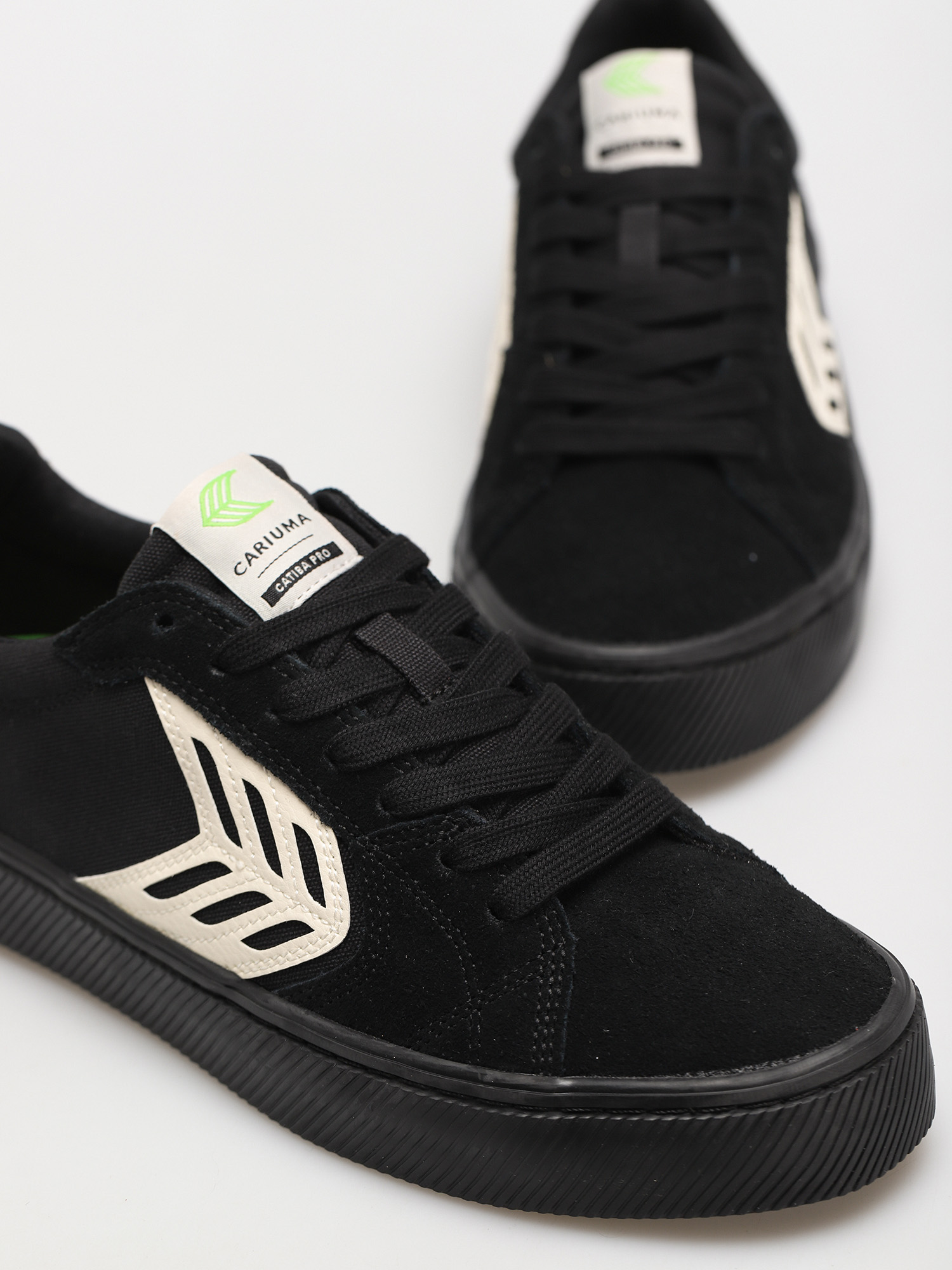 Buty Cariuma Catiba Pro (all black/ivory logo)