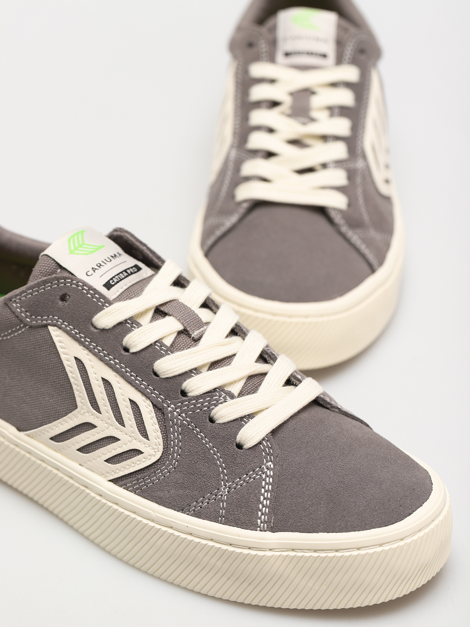 Buty Cariuma Catiba Pro (charcoal grey/contrast thread ivory logo)