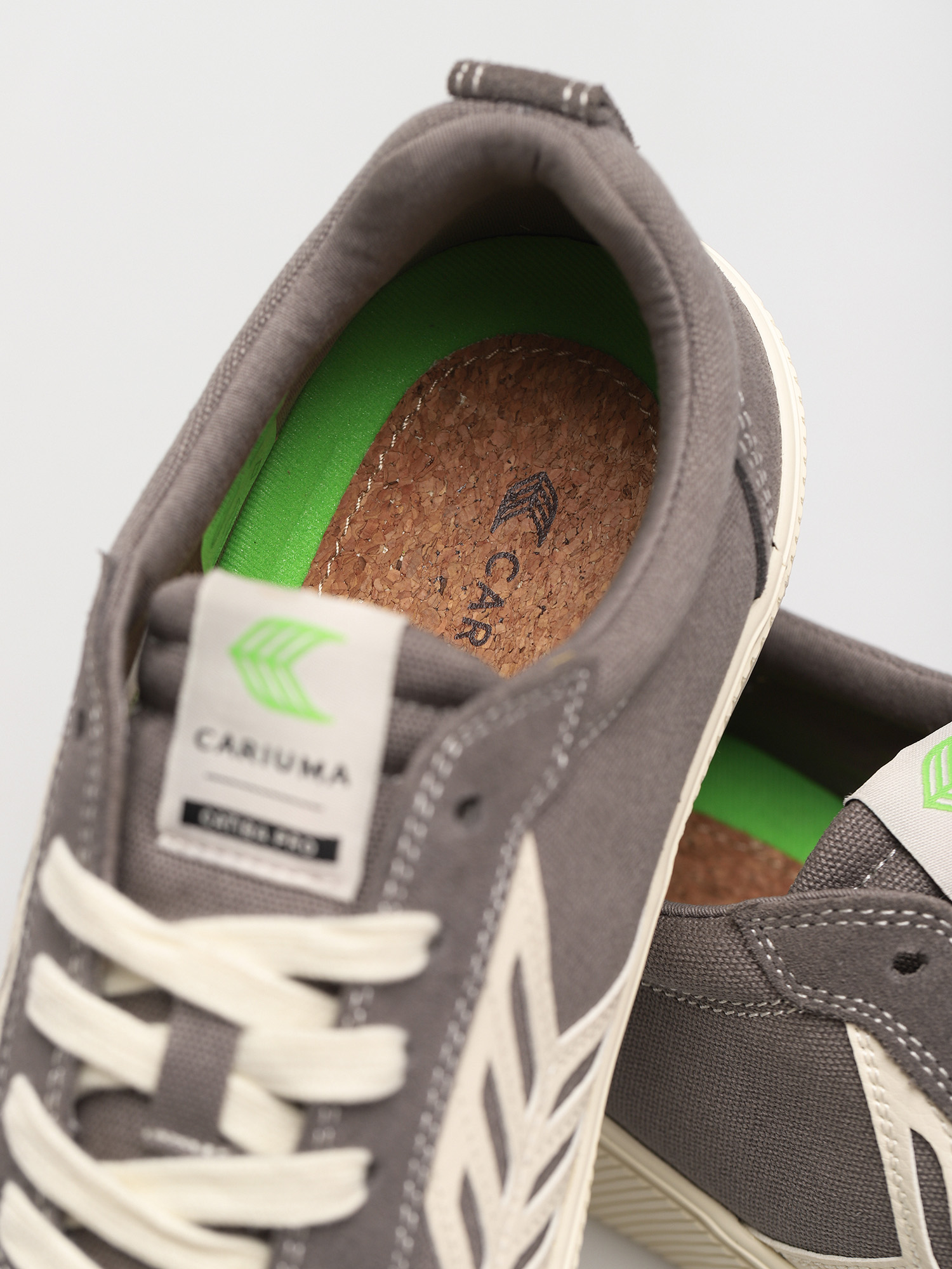 Buty Cariuma Catiba Pro (charcoal grey/contrast thread ivory logo)