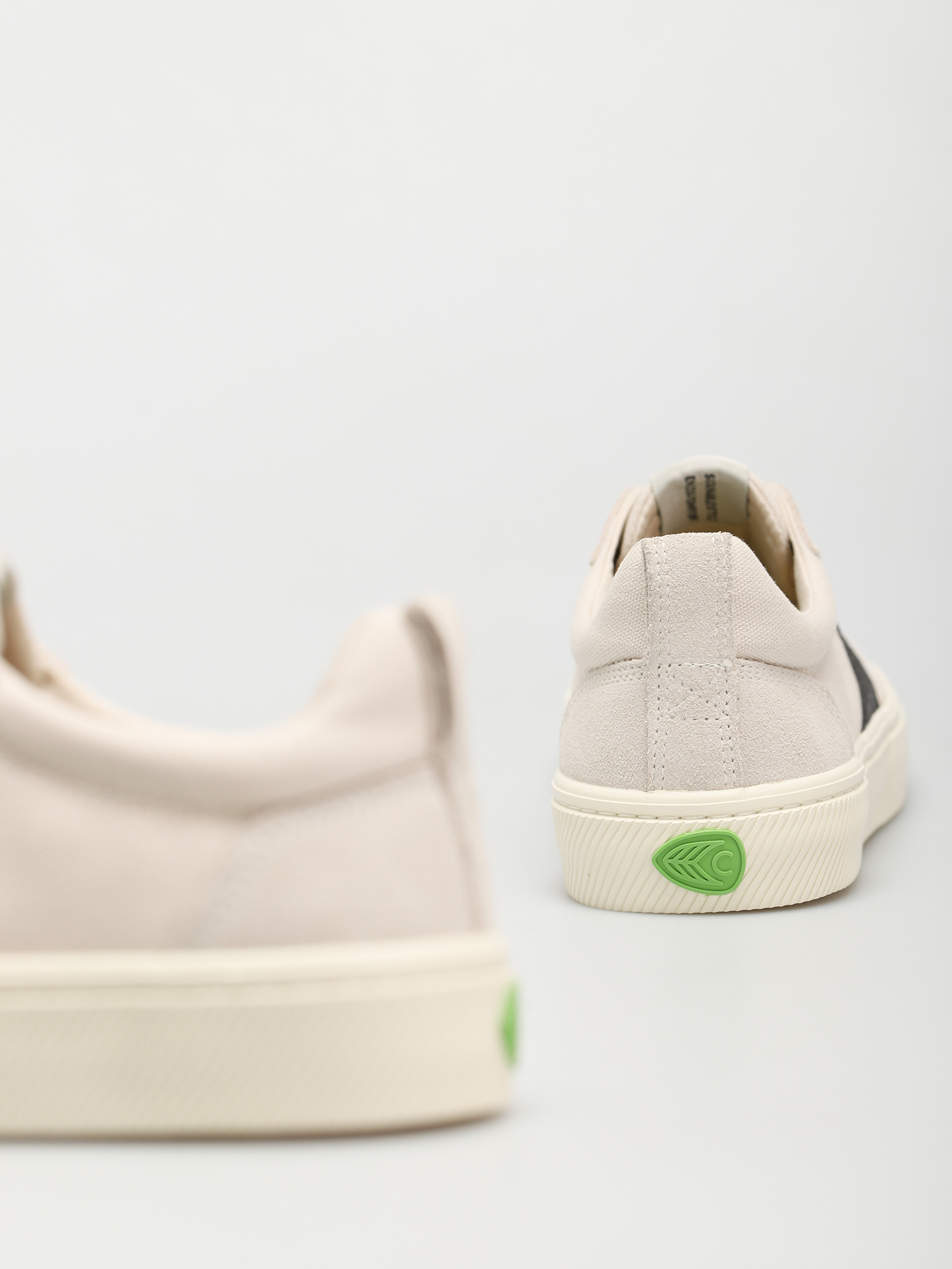Buty Cariuma Catiba Pro (vintage white/black logo)