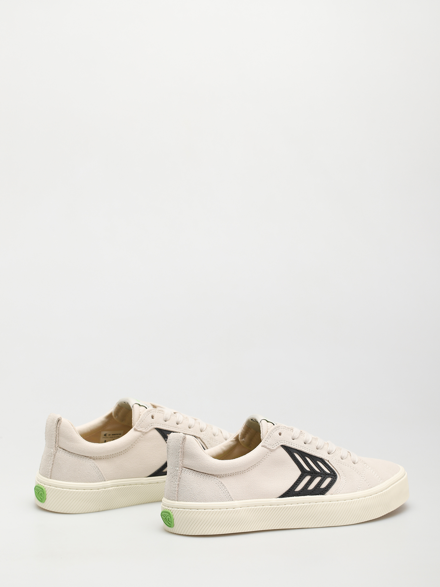 Buty Cariuma Catiba Pro (vintage white/black logo)