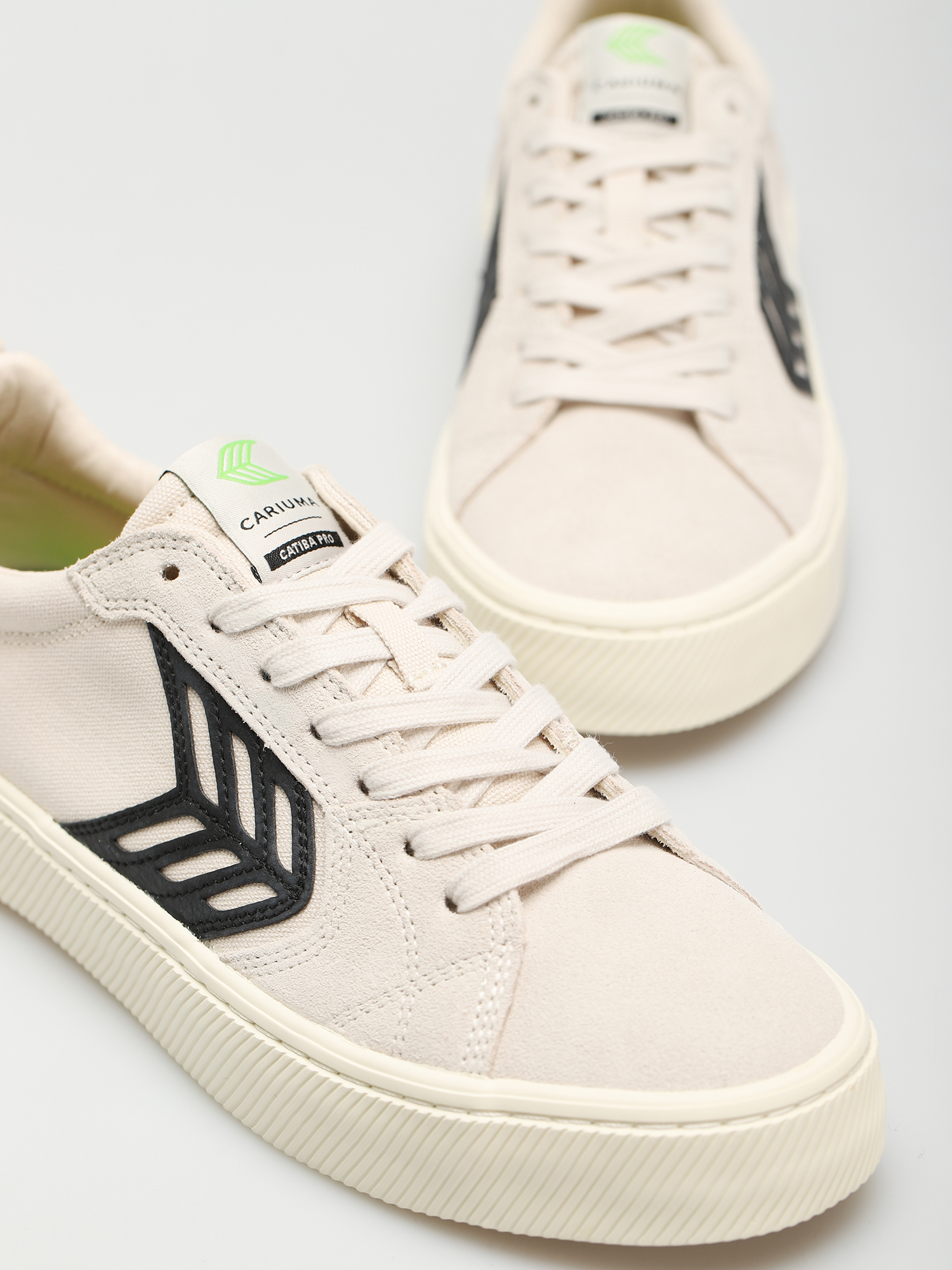 Buty Cariuma Catiba Pro (vintage white/black logo)