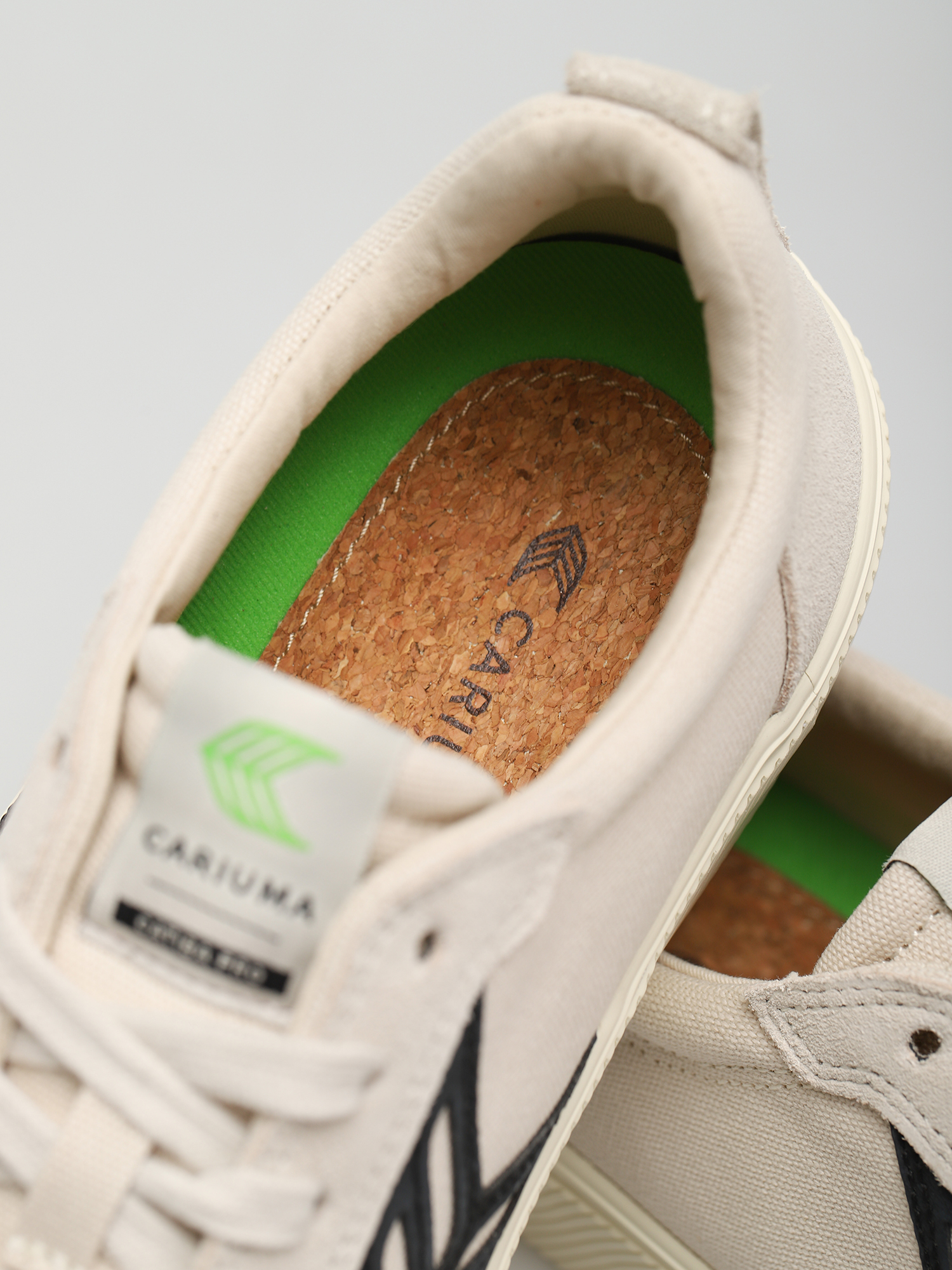 Buty Cariuma Catiba Pro (vintage white/black logo)