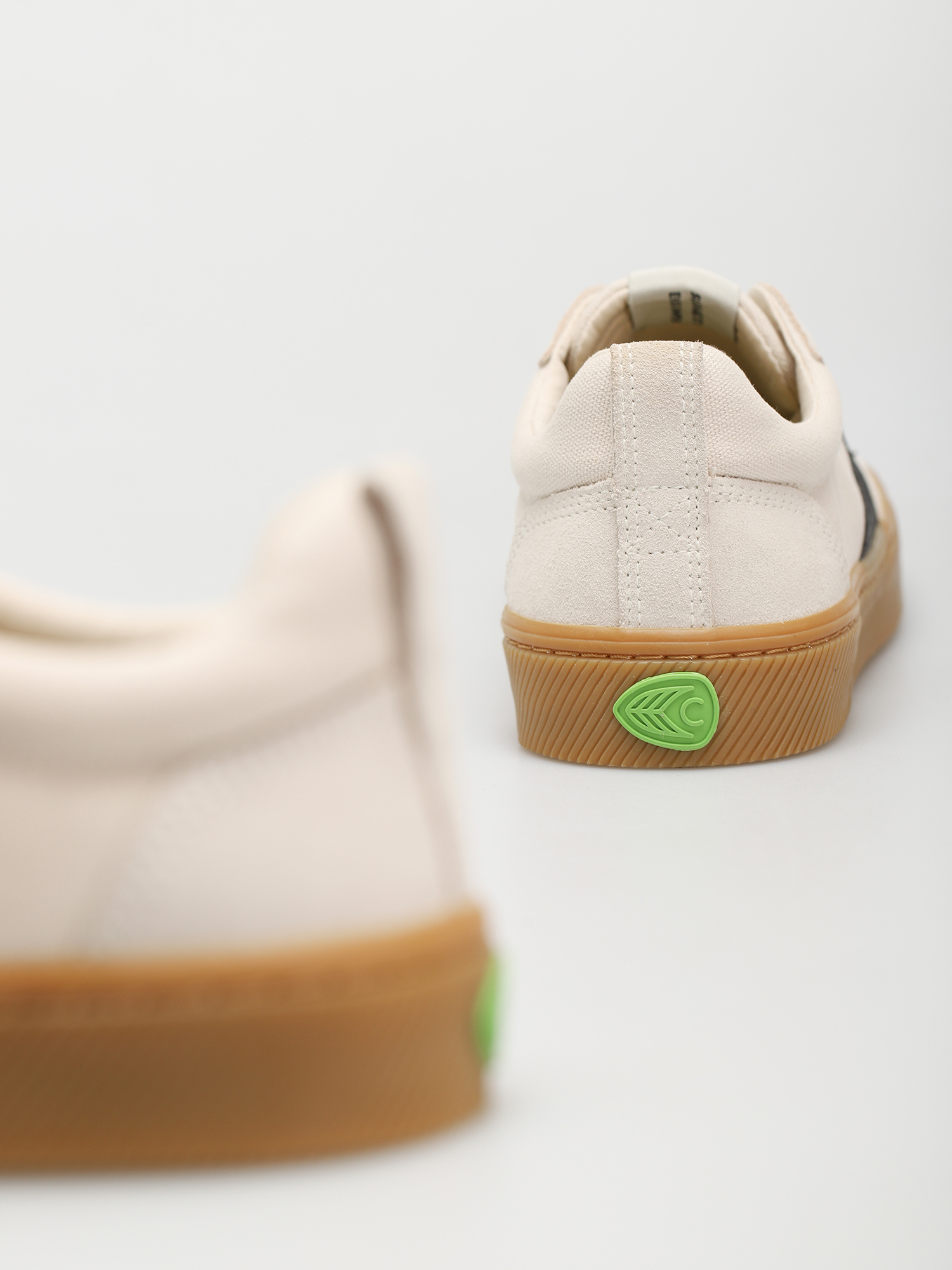 Buty Cariuma Catiba Pro (gum vintage white/black logo)