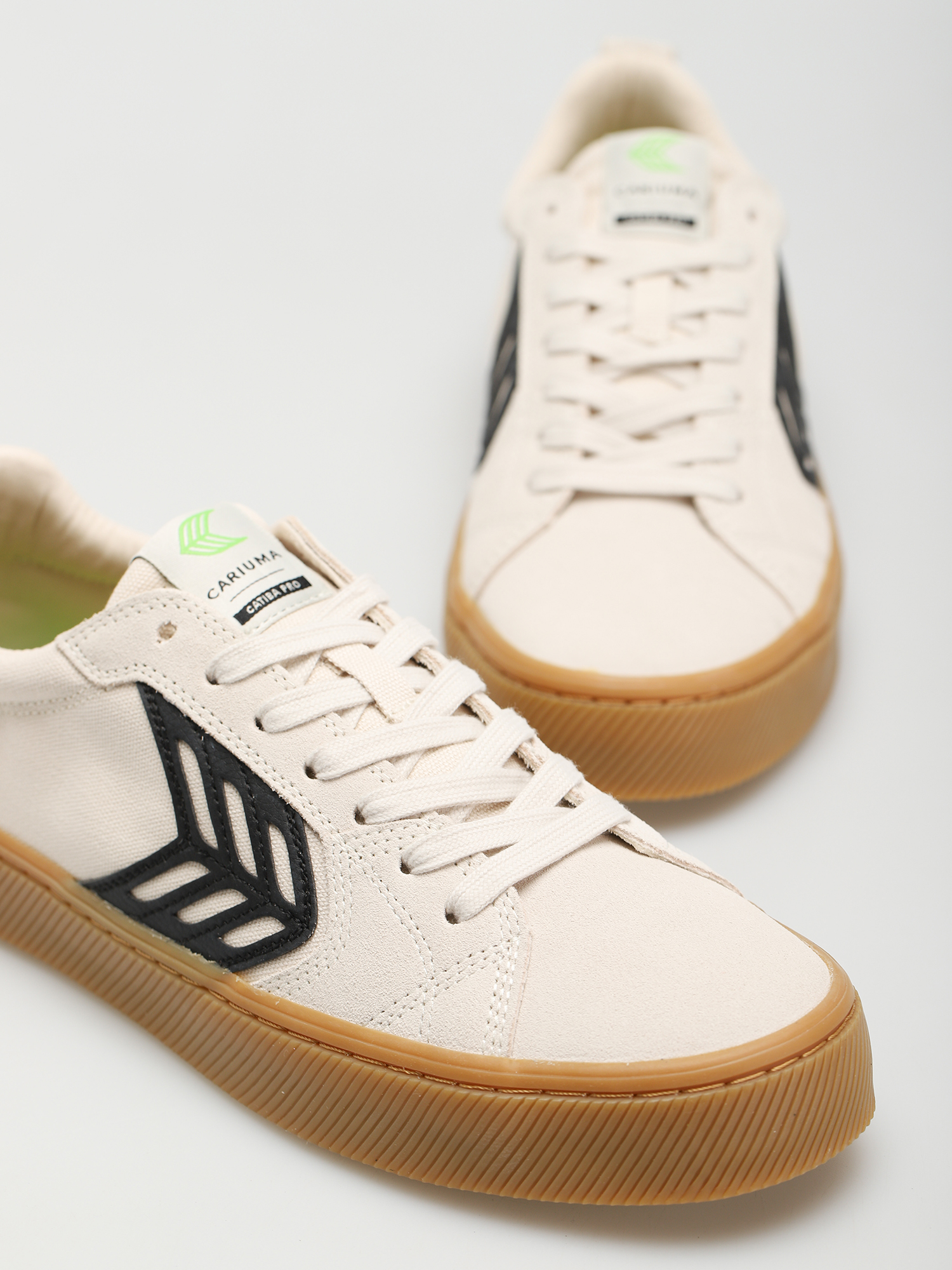Buty Cariuma Catiba Pro (gum vintage white/black logo)