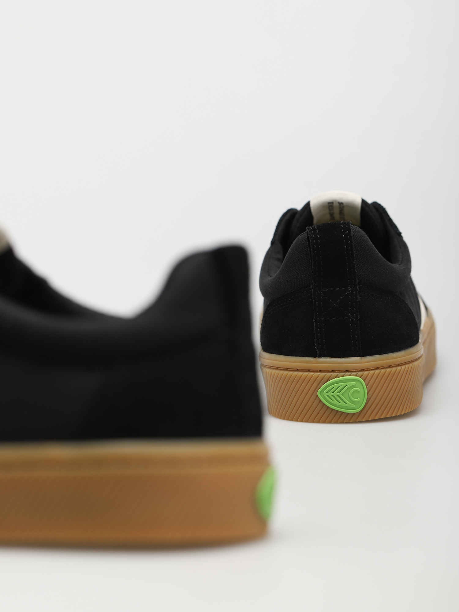 Buty Cariuma Catiba Pro (gum black/ivory logo)