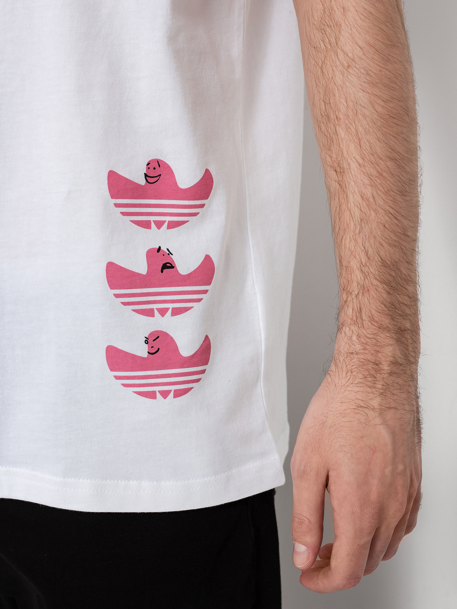 T-shirt adidas Gd Shmoo (white/roston)