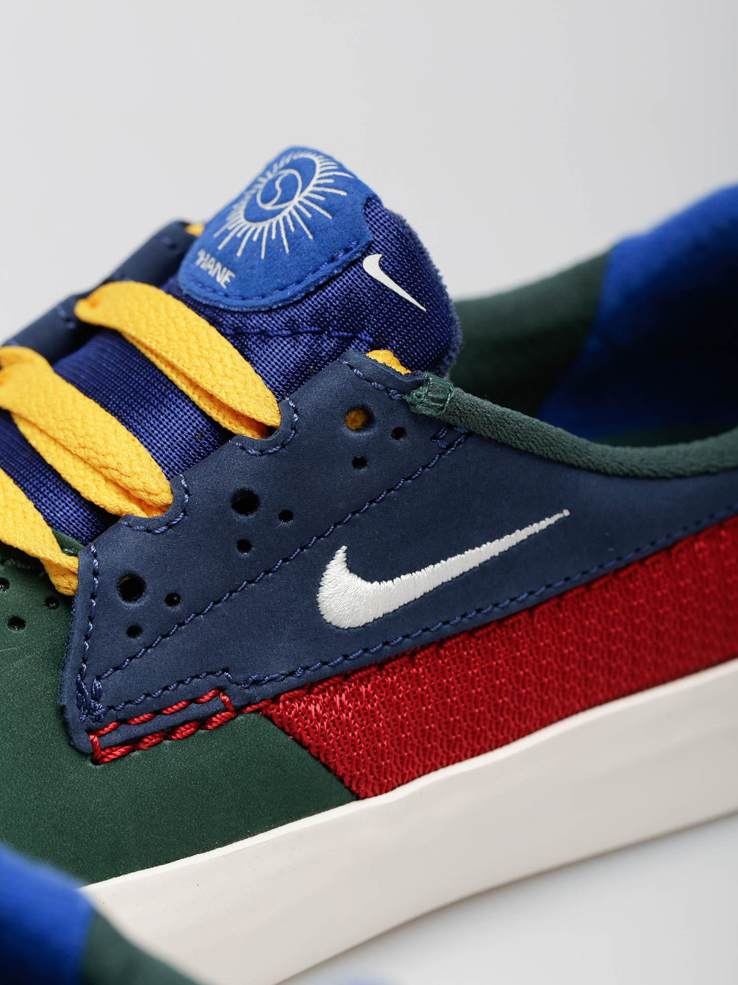 Buty Nike SB Shane (noble green/sail varsity red navy)