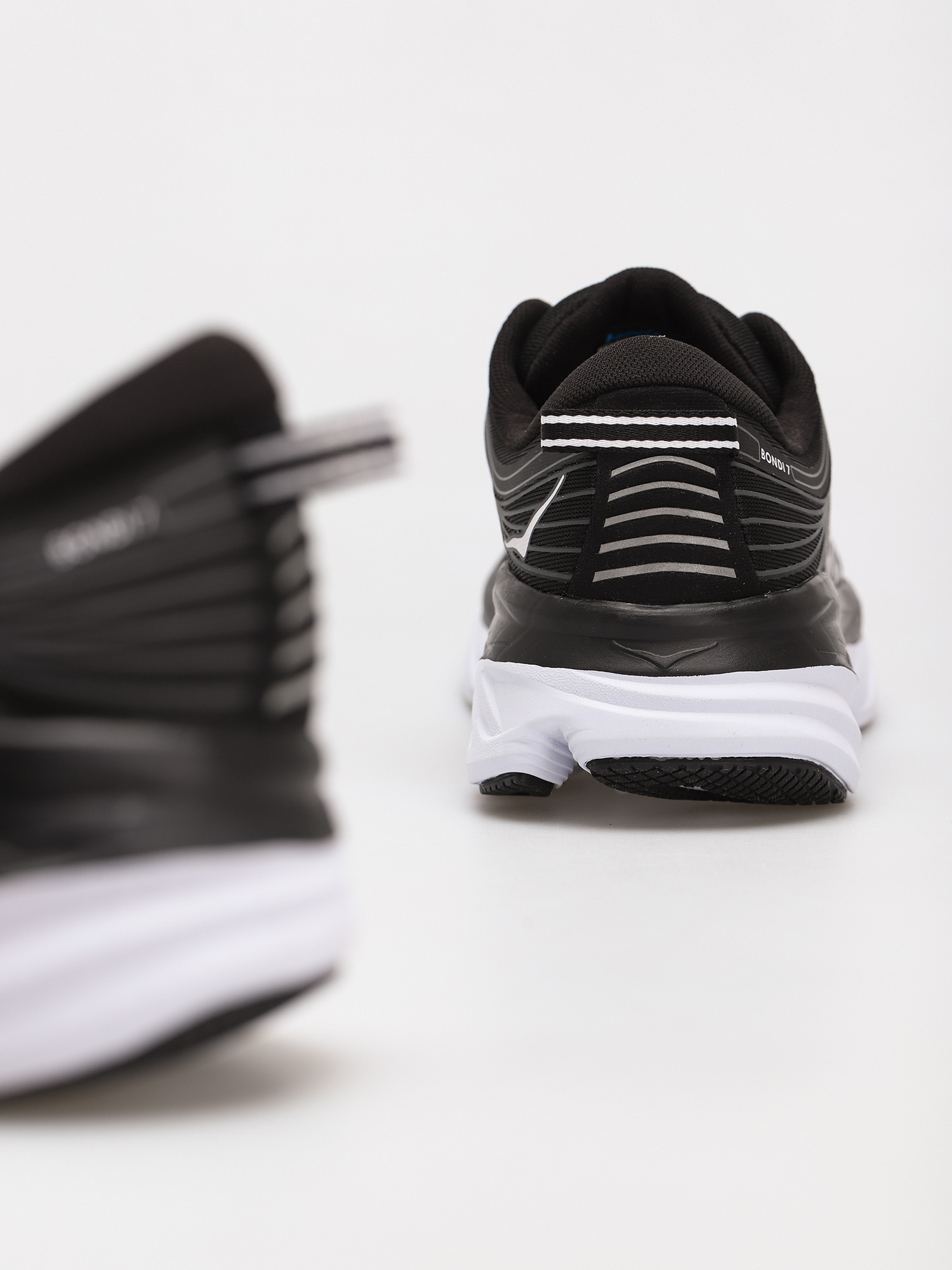 Buty Hoka One One Bondi 7 (black/white)