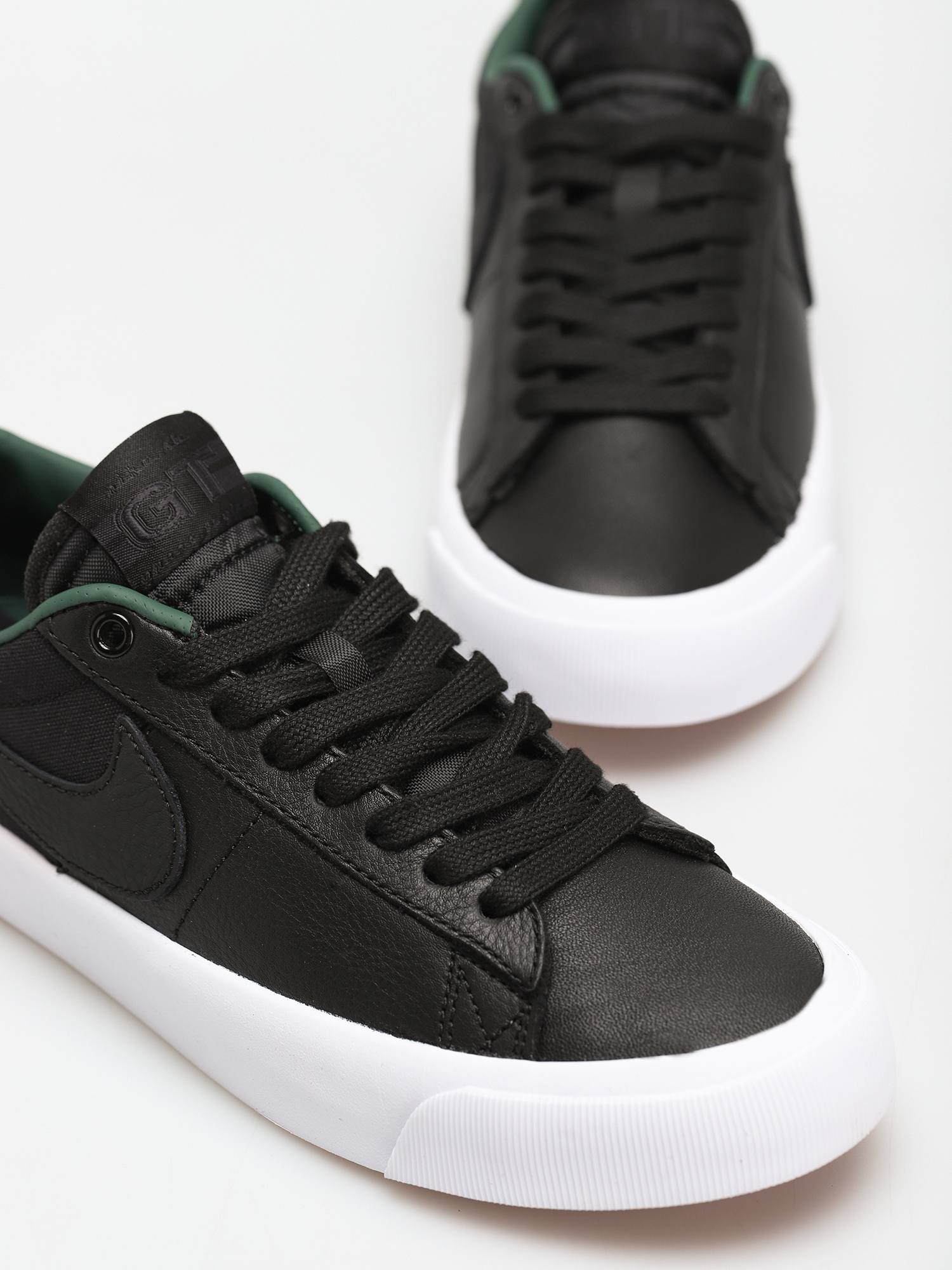 Buty Nike SB Zoom Blazer Low Pro Gt Premium (black/black varsity red fir)