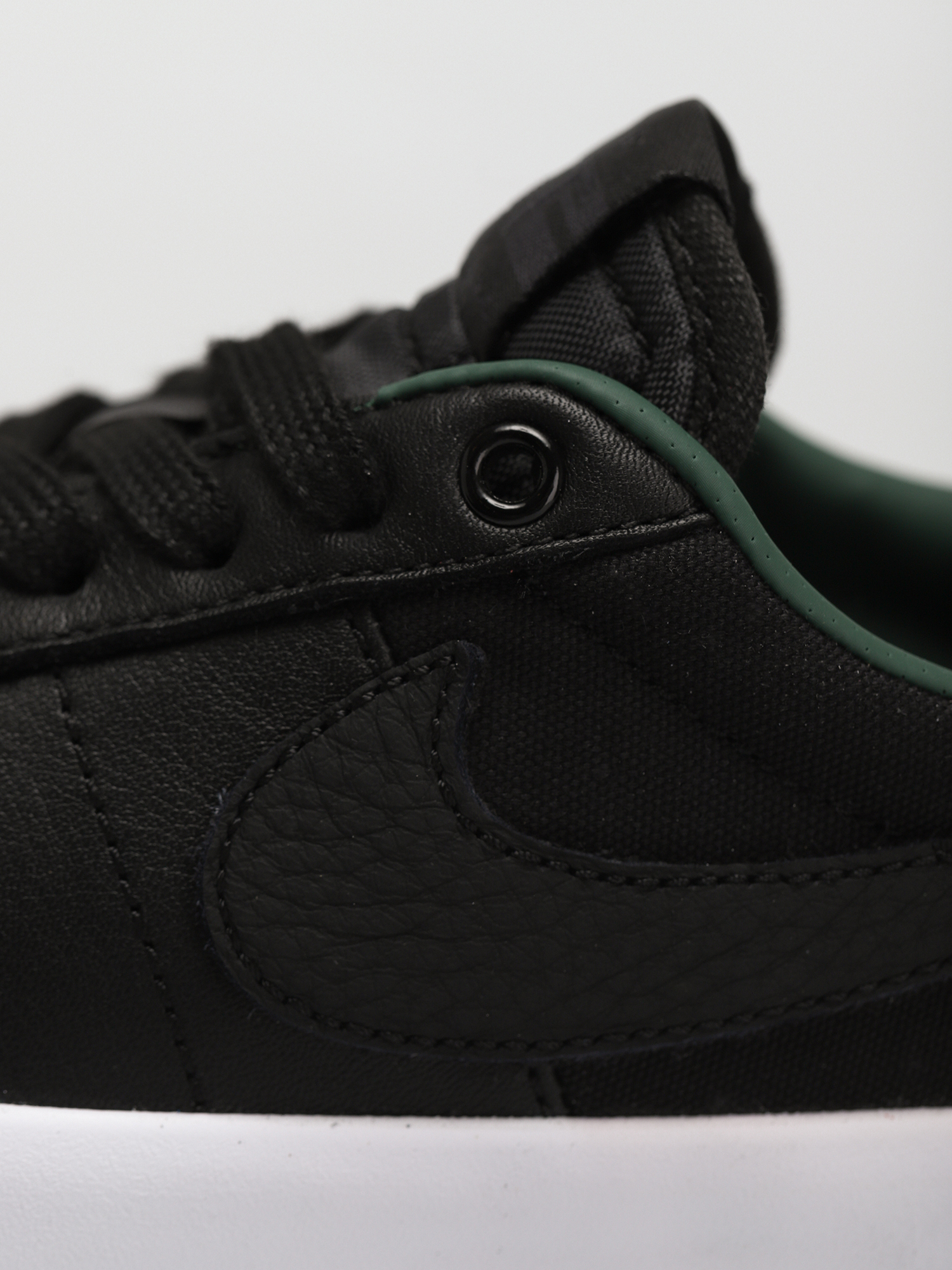 Buty Nike SB Zoom Blazer Low Pro Gt Premium (black/black varsity red fir)