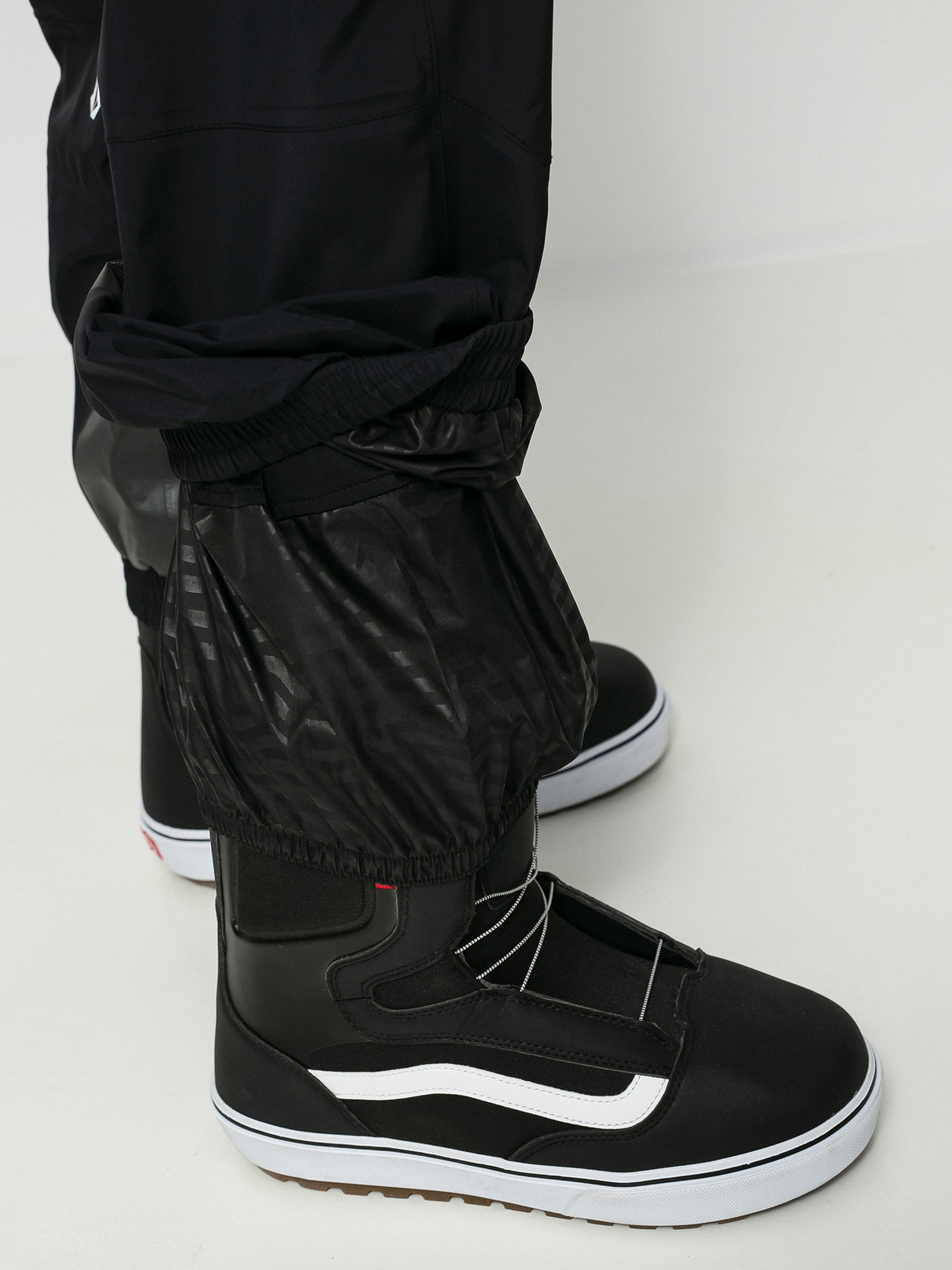Męskie Spodnie snowboardowe Volcom 3L Gore Tex Bib Overall (black)