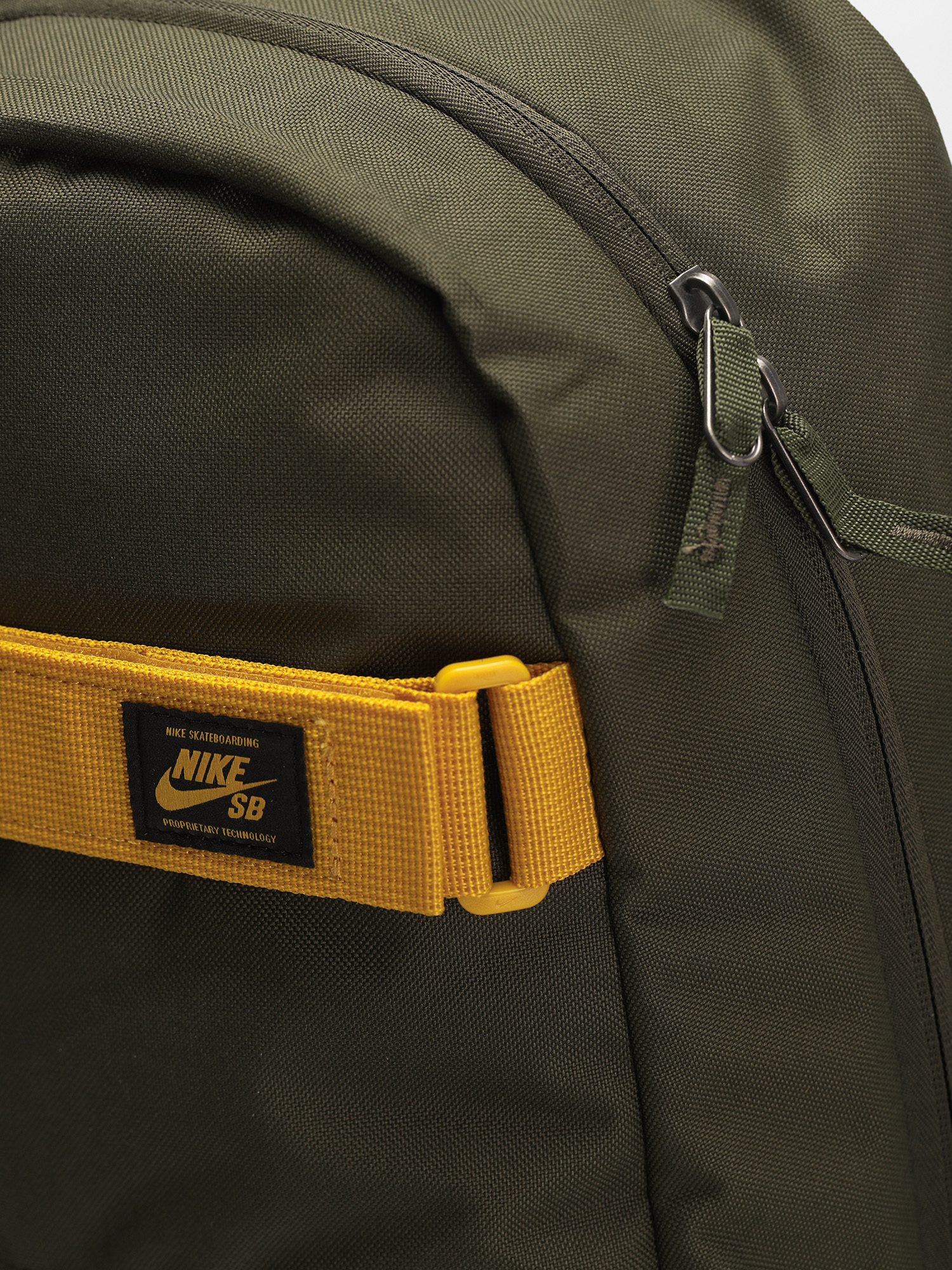 Plecak Nike SB Courthouse (cargo khaki/dark sulfur/dark sulfur)