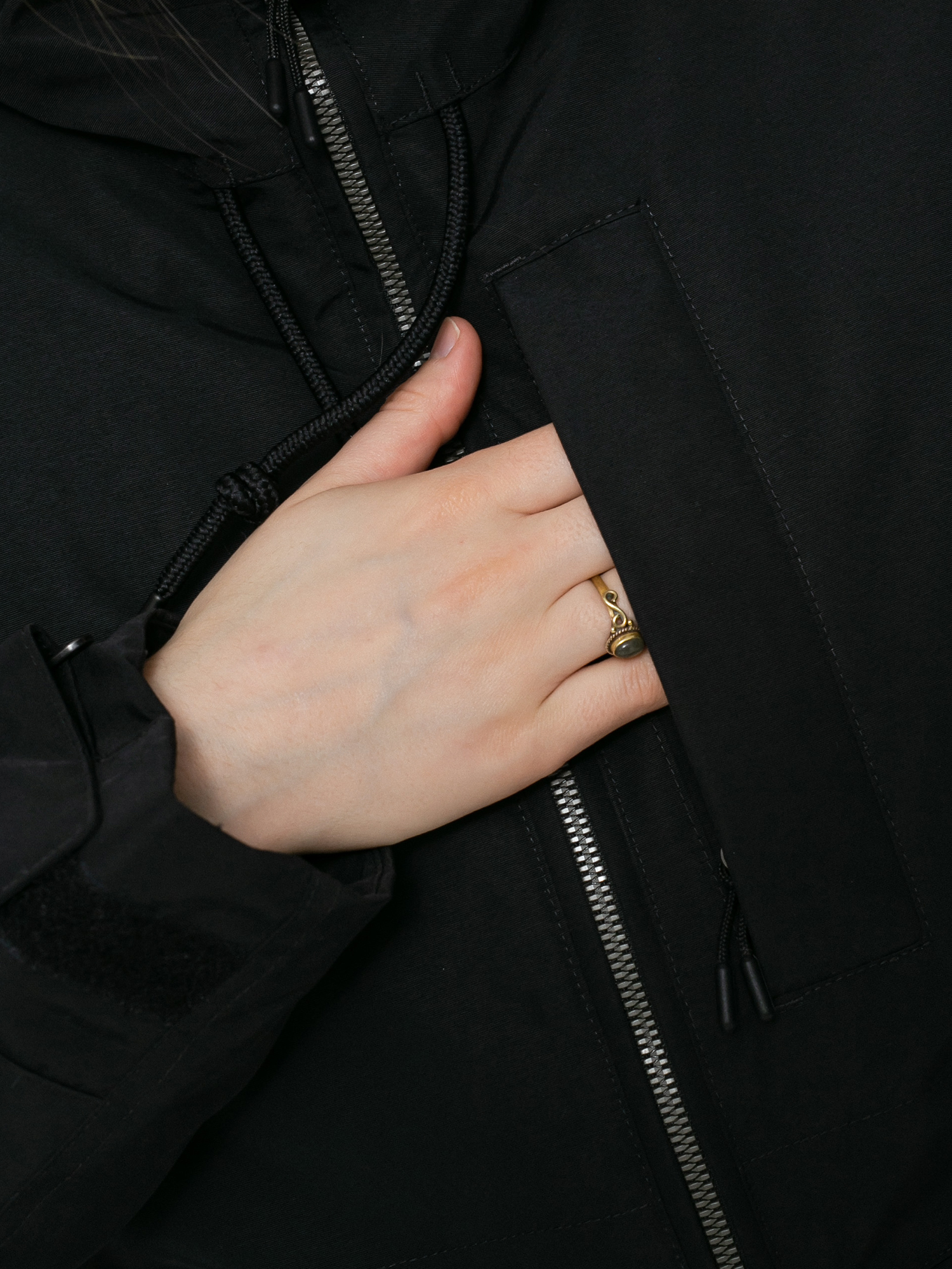 Kurtka Burton Saxton Parka Wmn (true black)