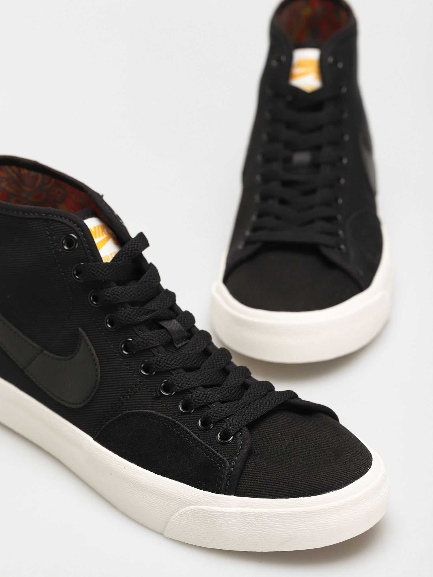 Buty Nike SB BLZR Court Mid Premium (black/black black sail)