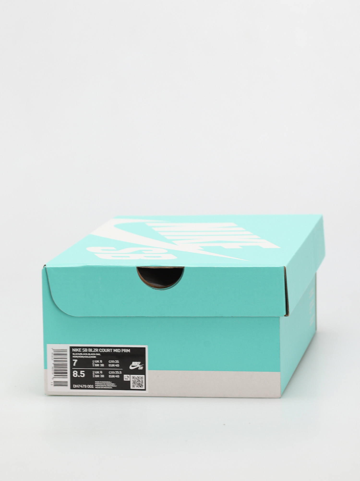 Buty Nike SB BLZR Court Mid Premium (black/black black sail)