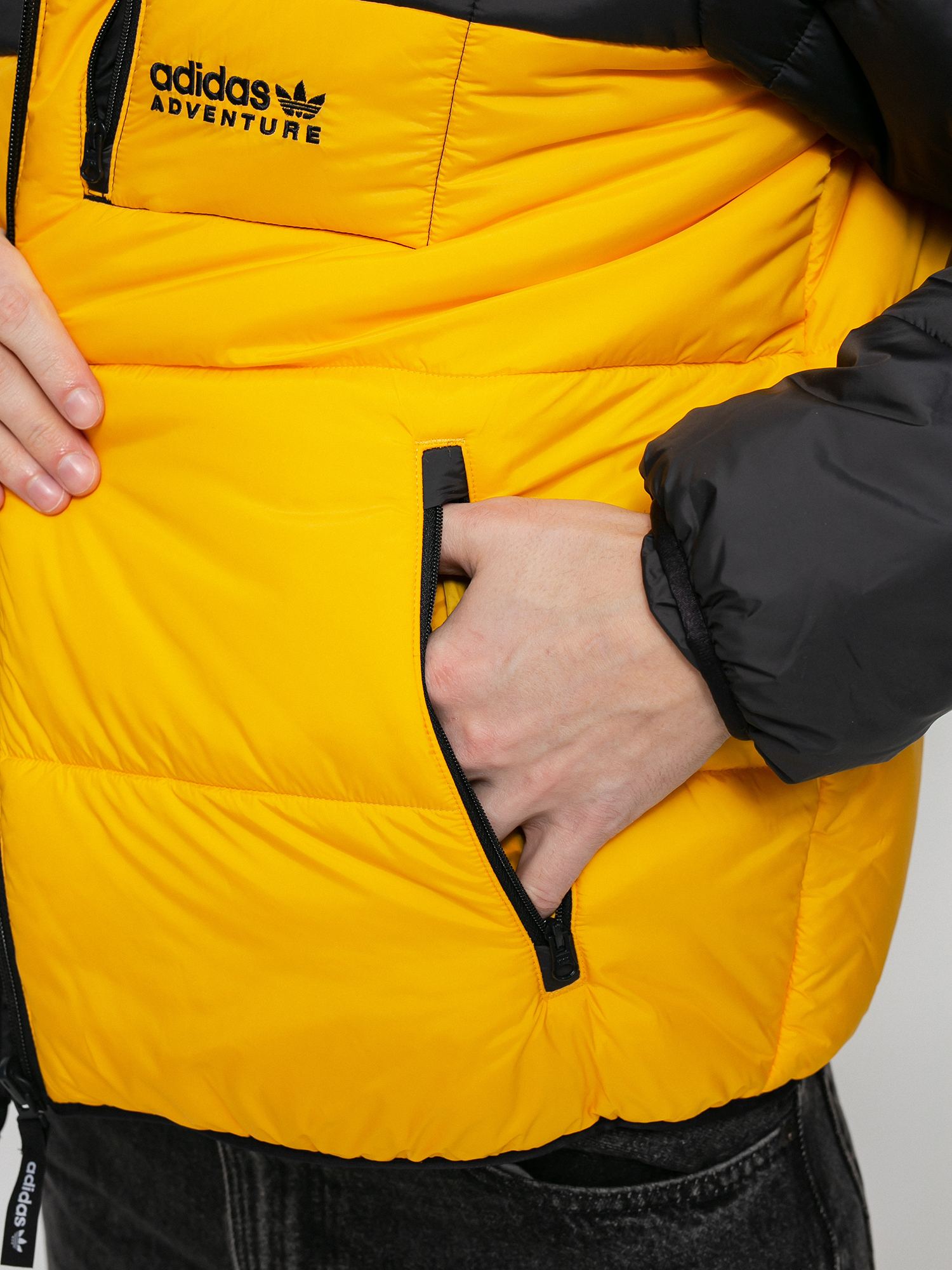 Kurtka adidas Originals Puffer (black/actgol)