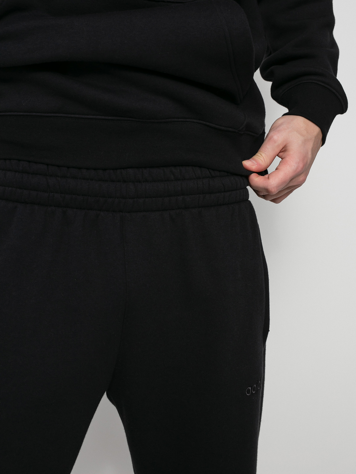 Spodnie adidas Originals TRF Linear (black)