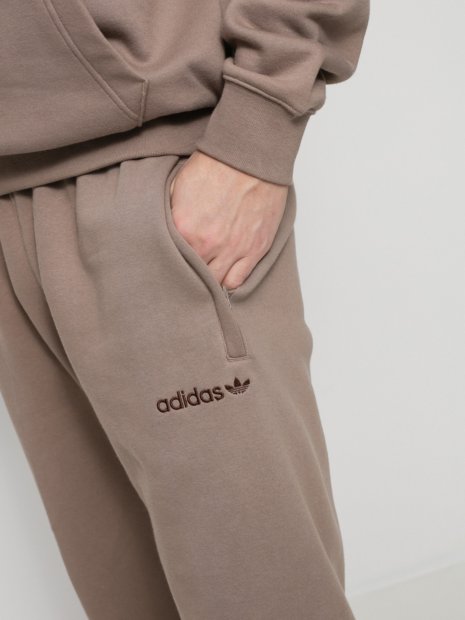 Spodnie adidas Originals TRF Linear (chalky brown)