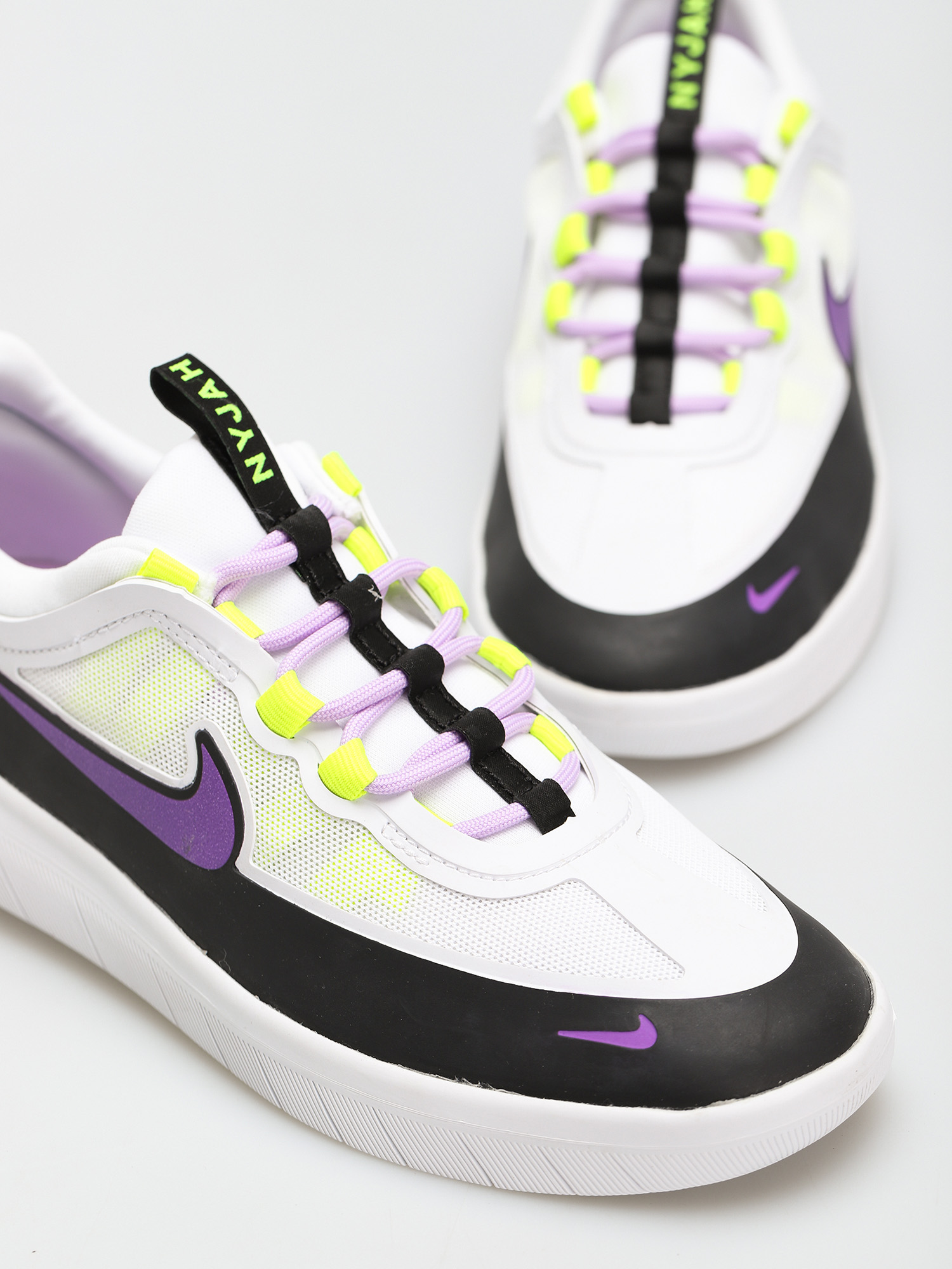 Buty Nike SB Nyjah Free 2 (black/wild berry white lilac)
