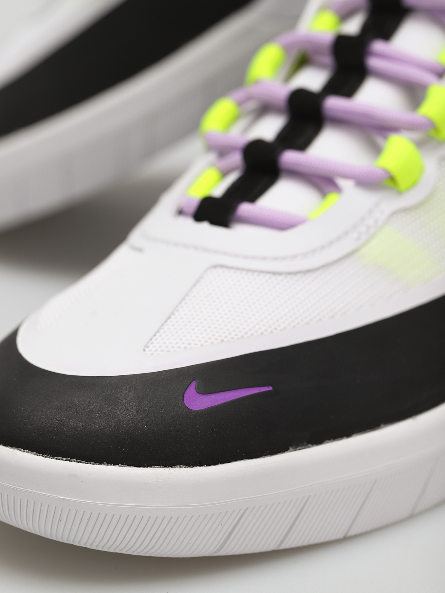 Buty Nike SB Nyjah Free 2 (black/wild berry white lilac)