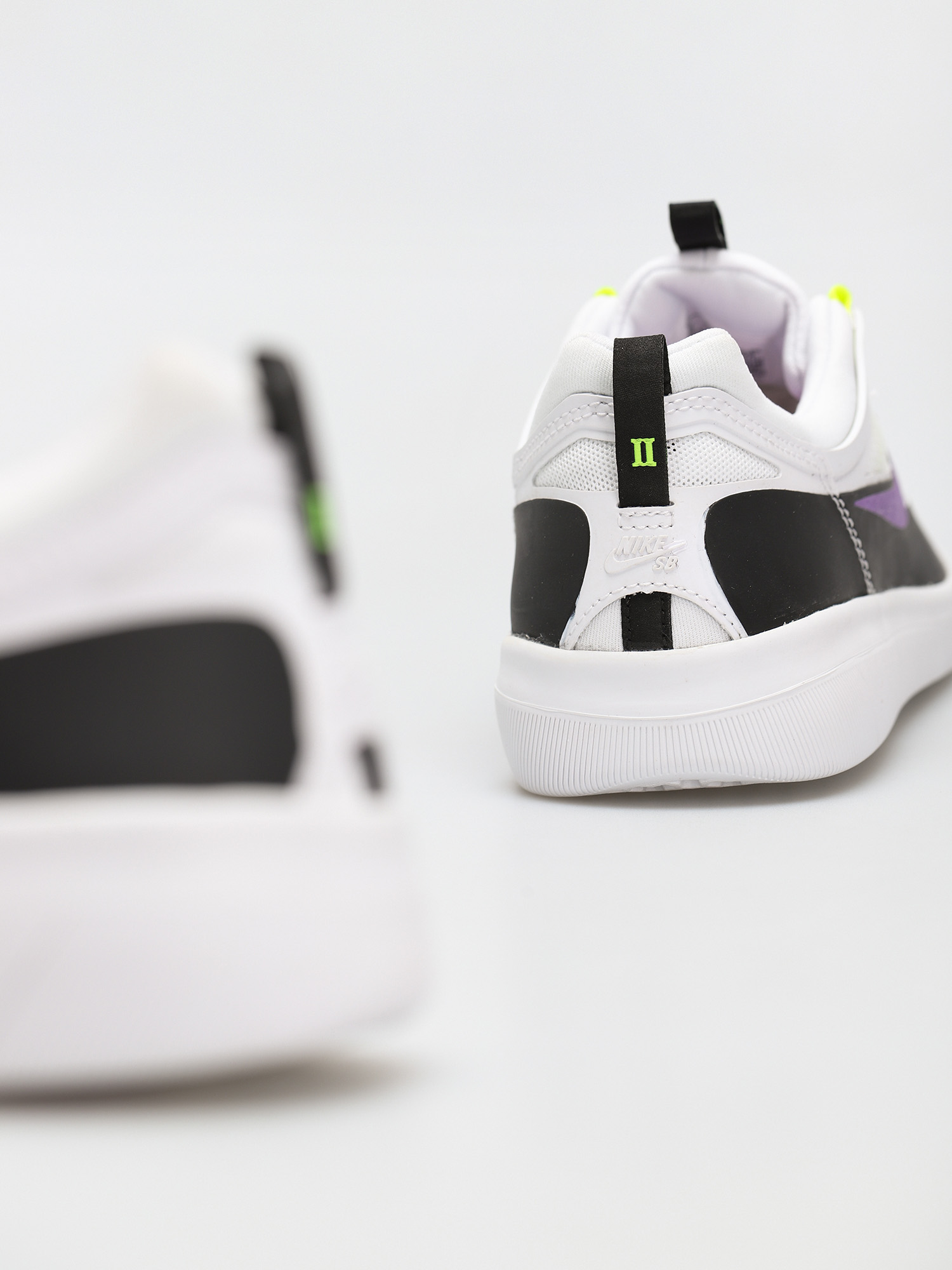 Buty Nike SB Nyjah Free 2 (black/wild berry white lilac)