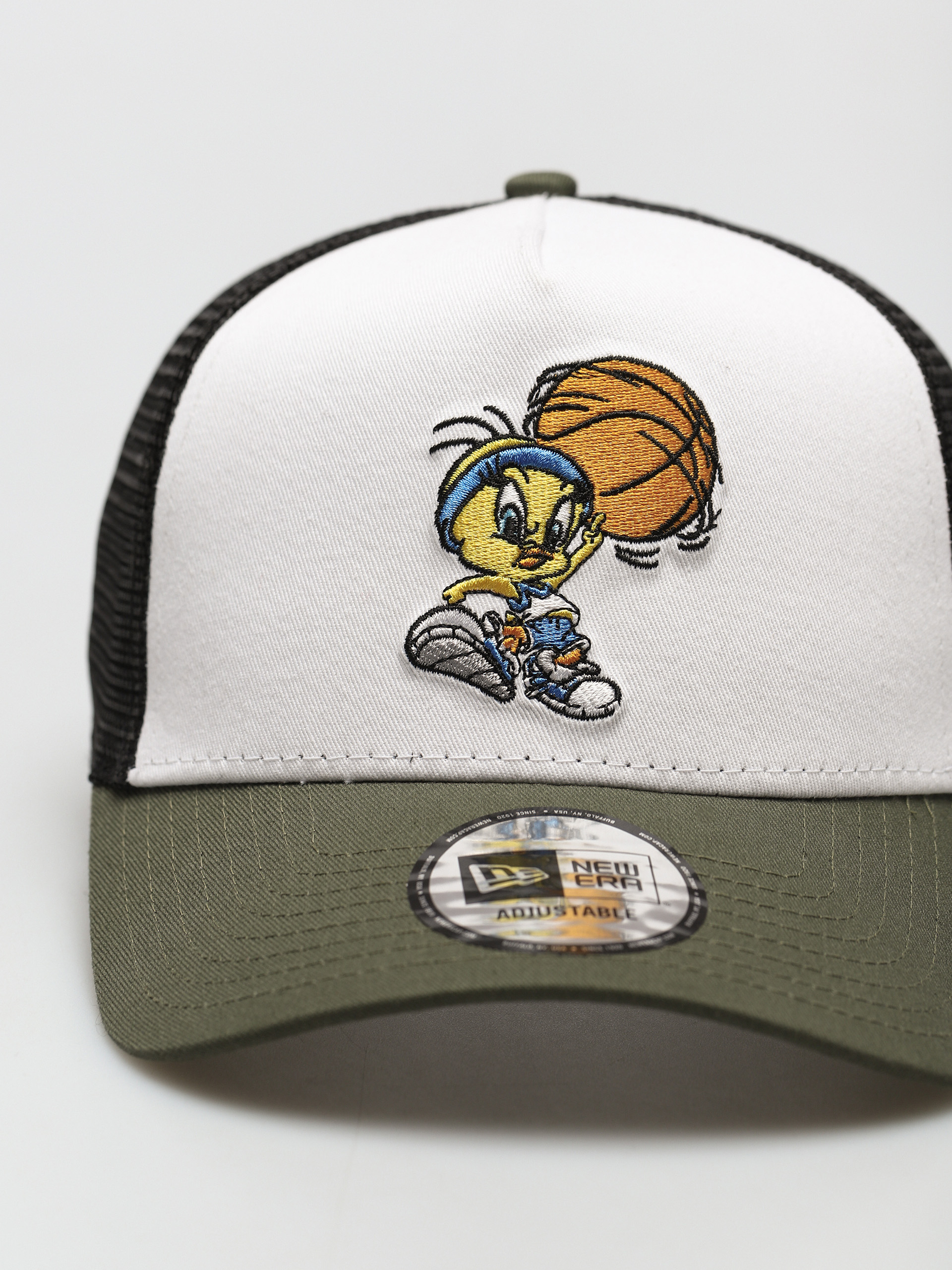 Czapka z daszkiem New Era Character Sports Trucker Tweety (khaki/white/black)