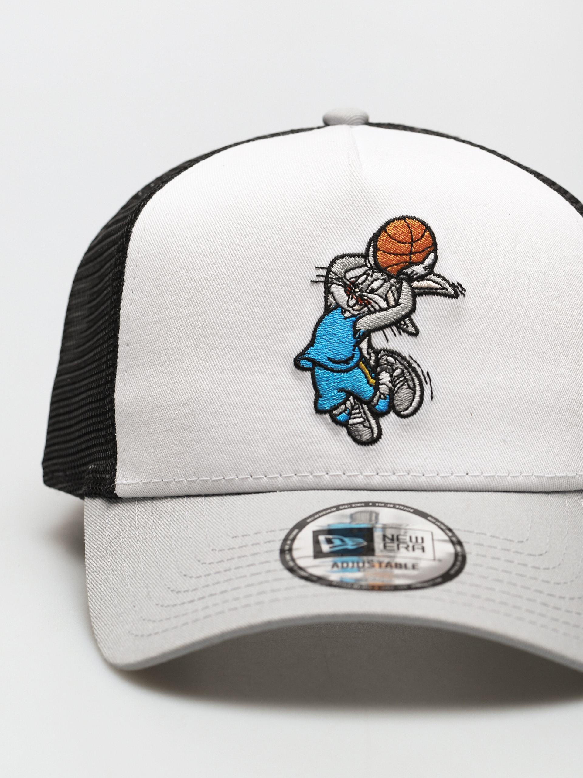 Czapka z daszkiem New Era Character Sports Trucker (grey/white/black)
