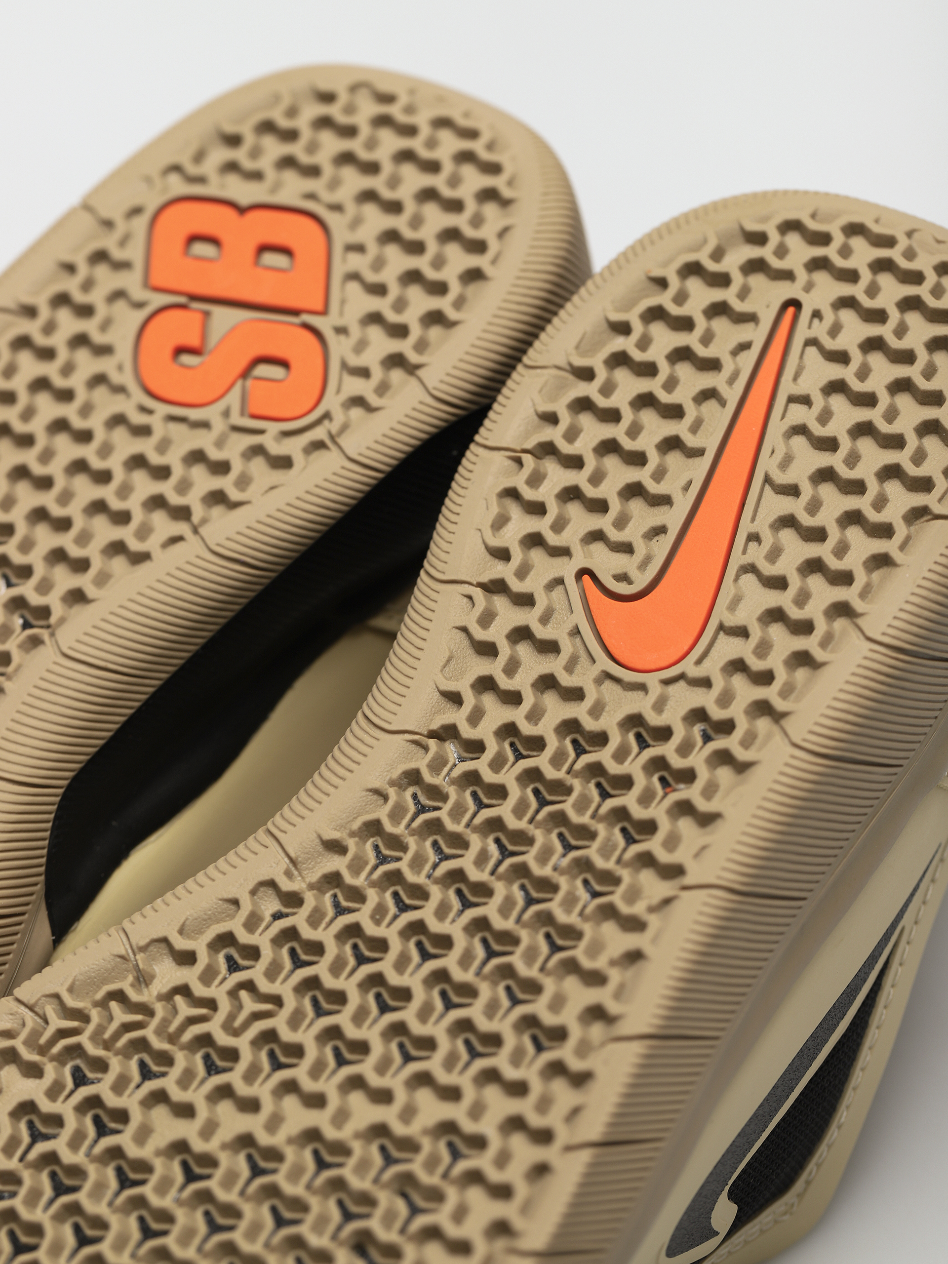 Buty Nike SB Nyjah Free 2 (rattan/black noble green safety orange)