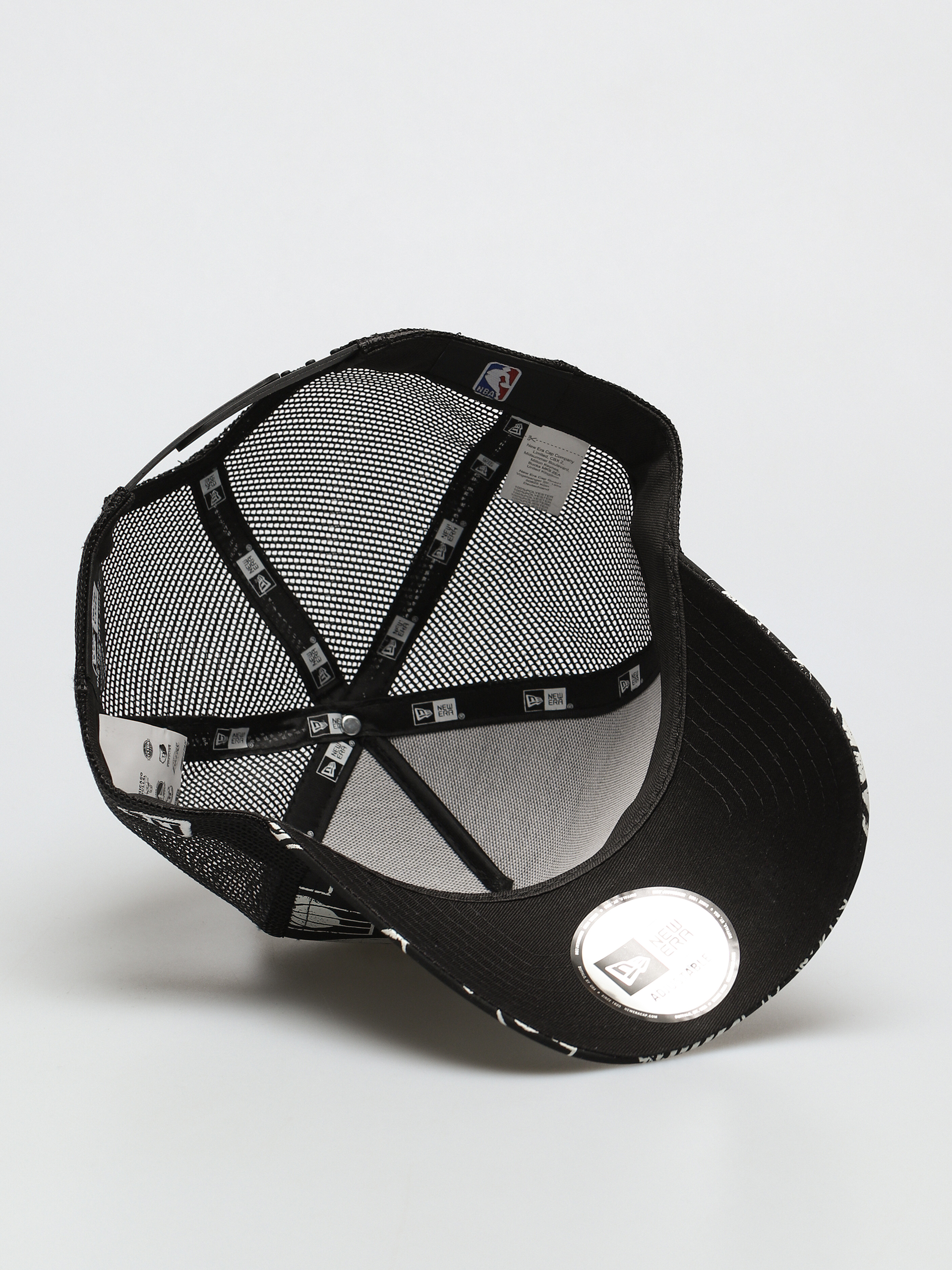 Czapka z daszkiem New Era Aop Trucker Bulls (black)