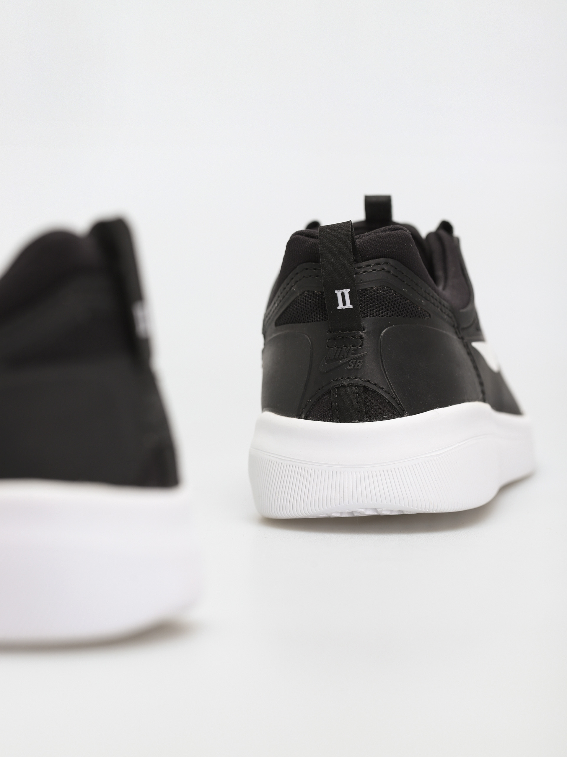 Buty Nike SB Nyjah Free 2 (black/white black black)