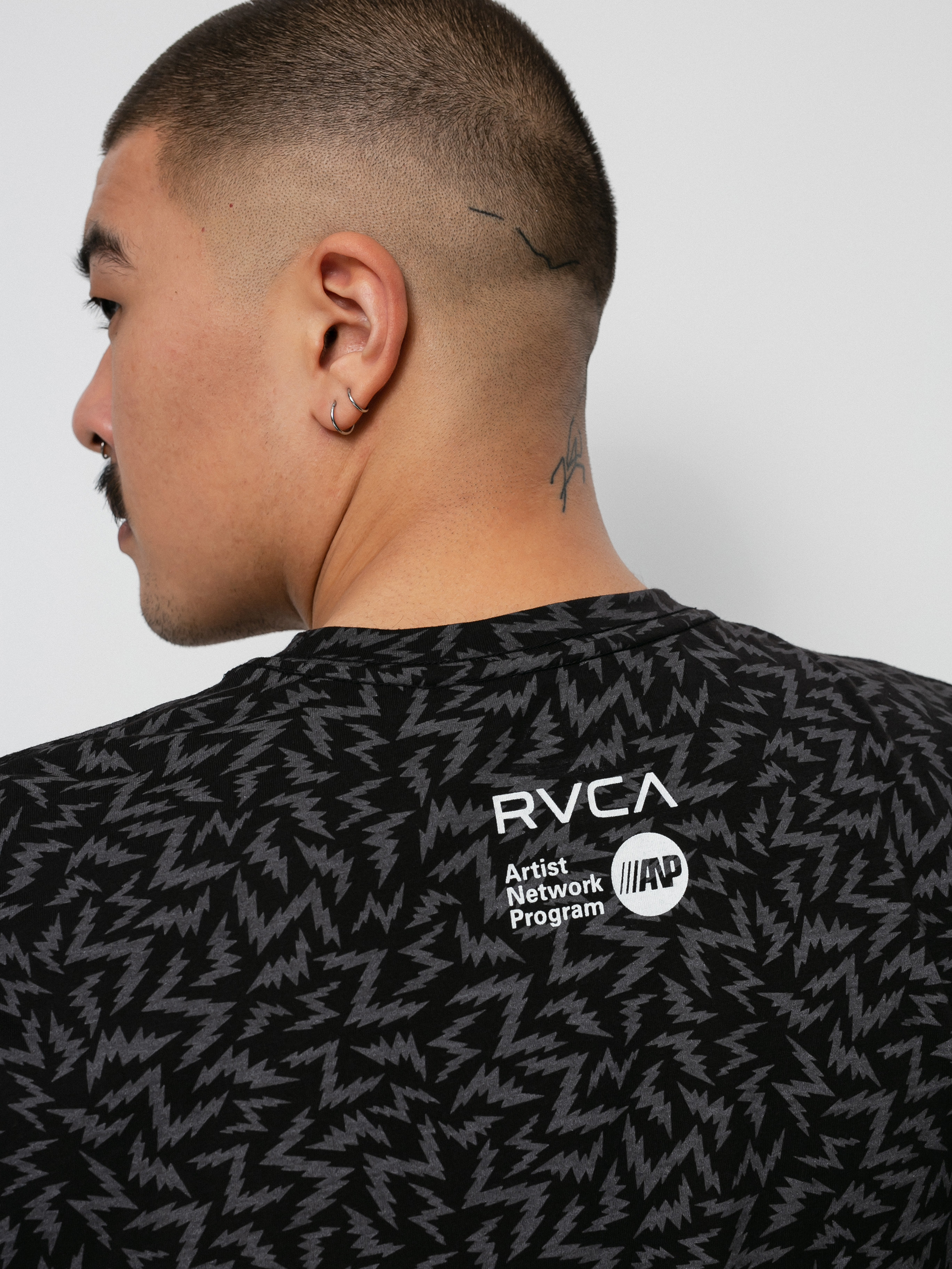 T-shirt RVCA Leines Bolt Allover (black)