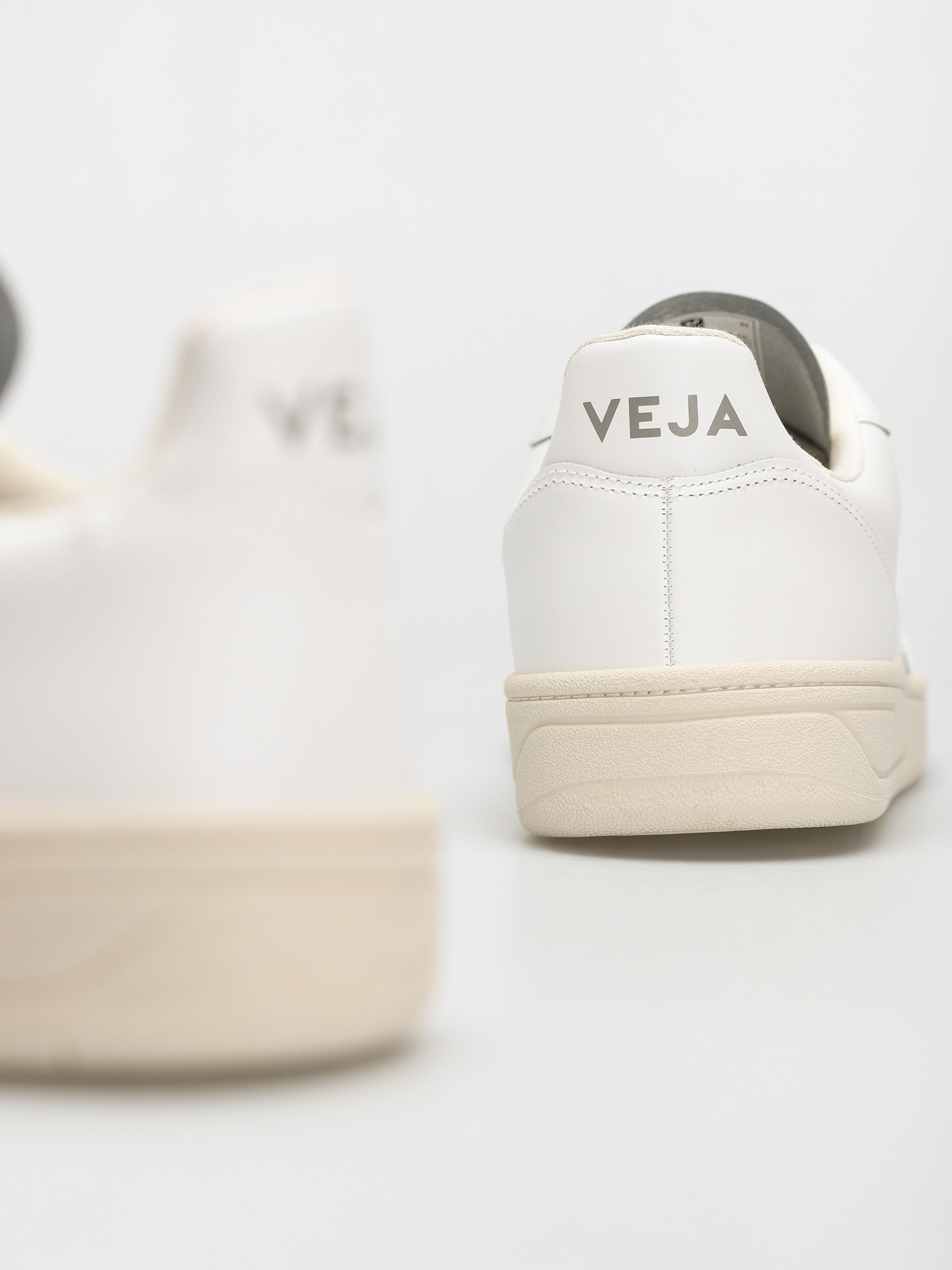 Buty Veja V-10 (leather extra white)