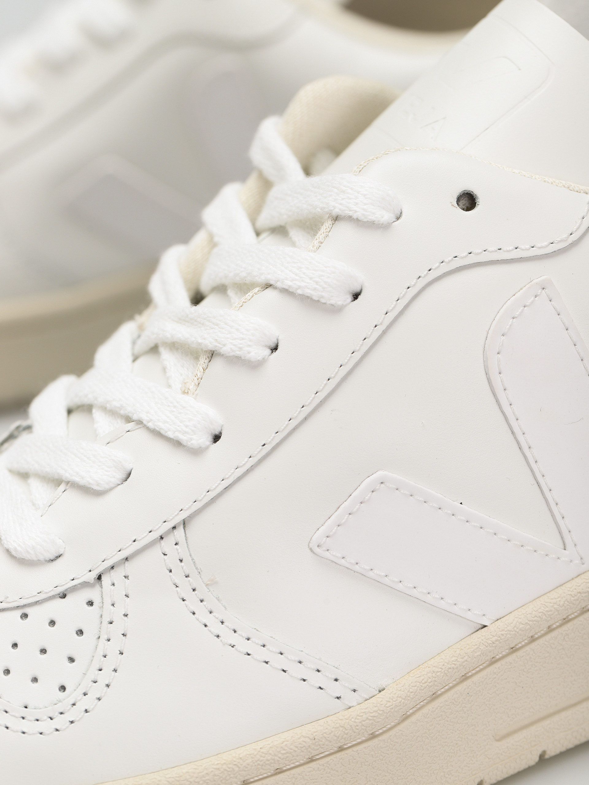 Buty Veja V-10 (leather extra white)