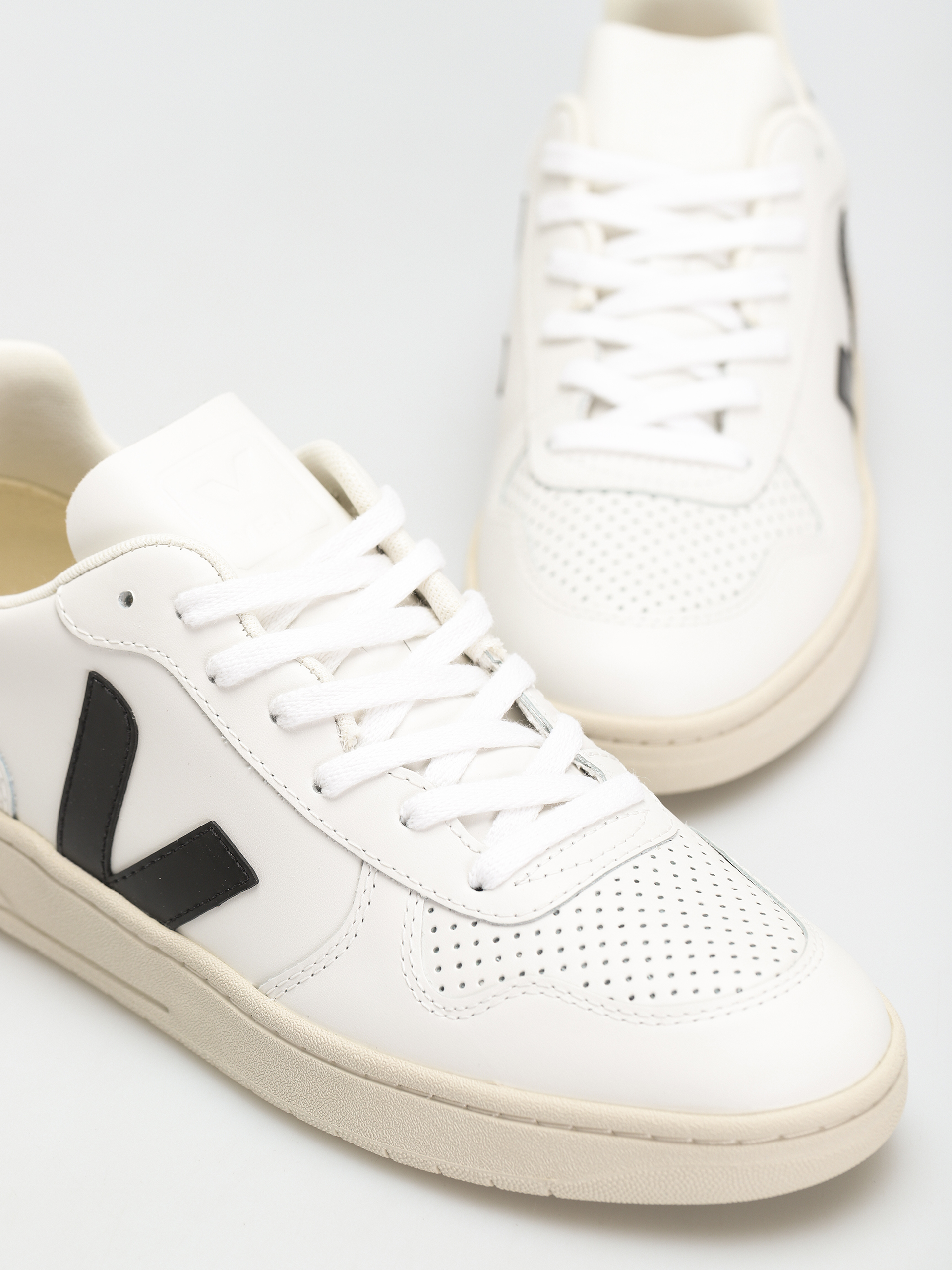 Buty Veja V-10 (leather extra white black)