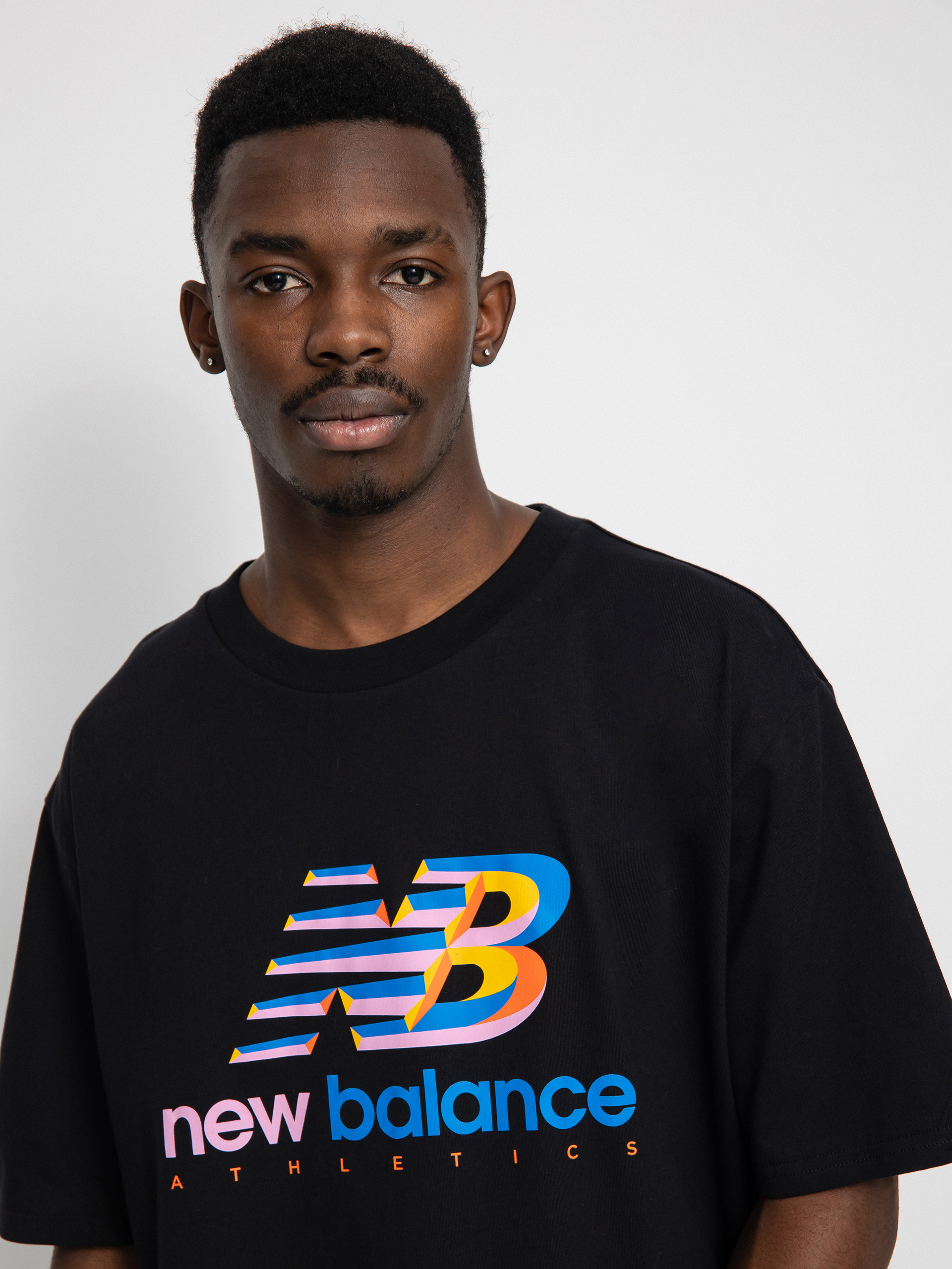 T-shirt New Balance Athletics Amplified Logo (black)