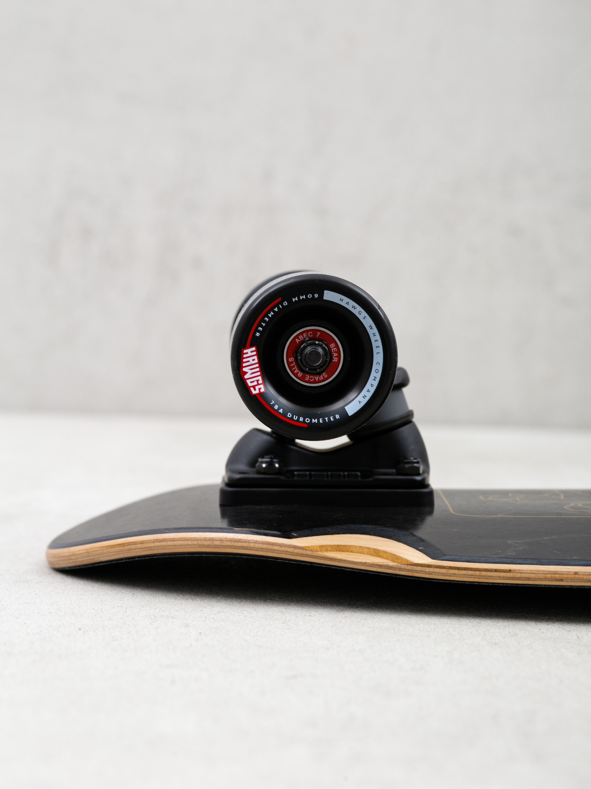 Deskorolka cruiser Landyachtz Dinghy Blunt (black pinecone)