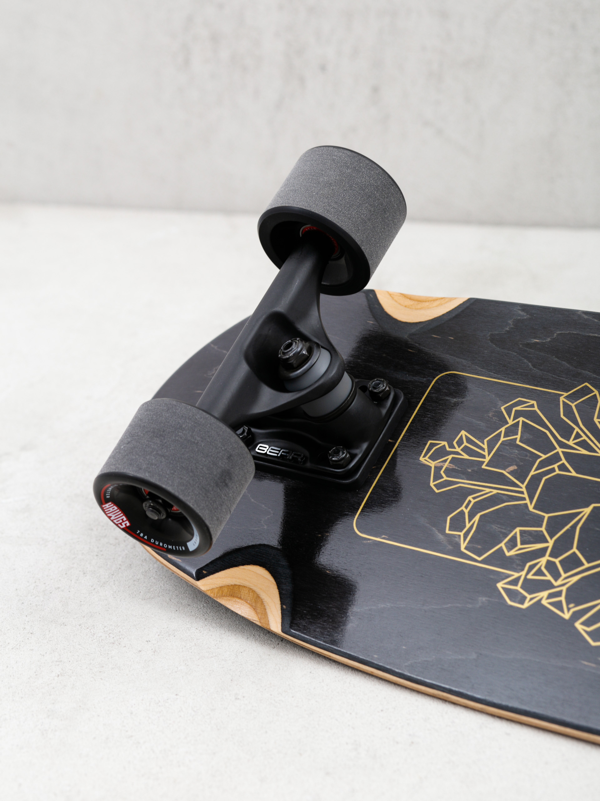 Deskorolka cruiser Landyachtz Dinghy Blunt (black pinecone)