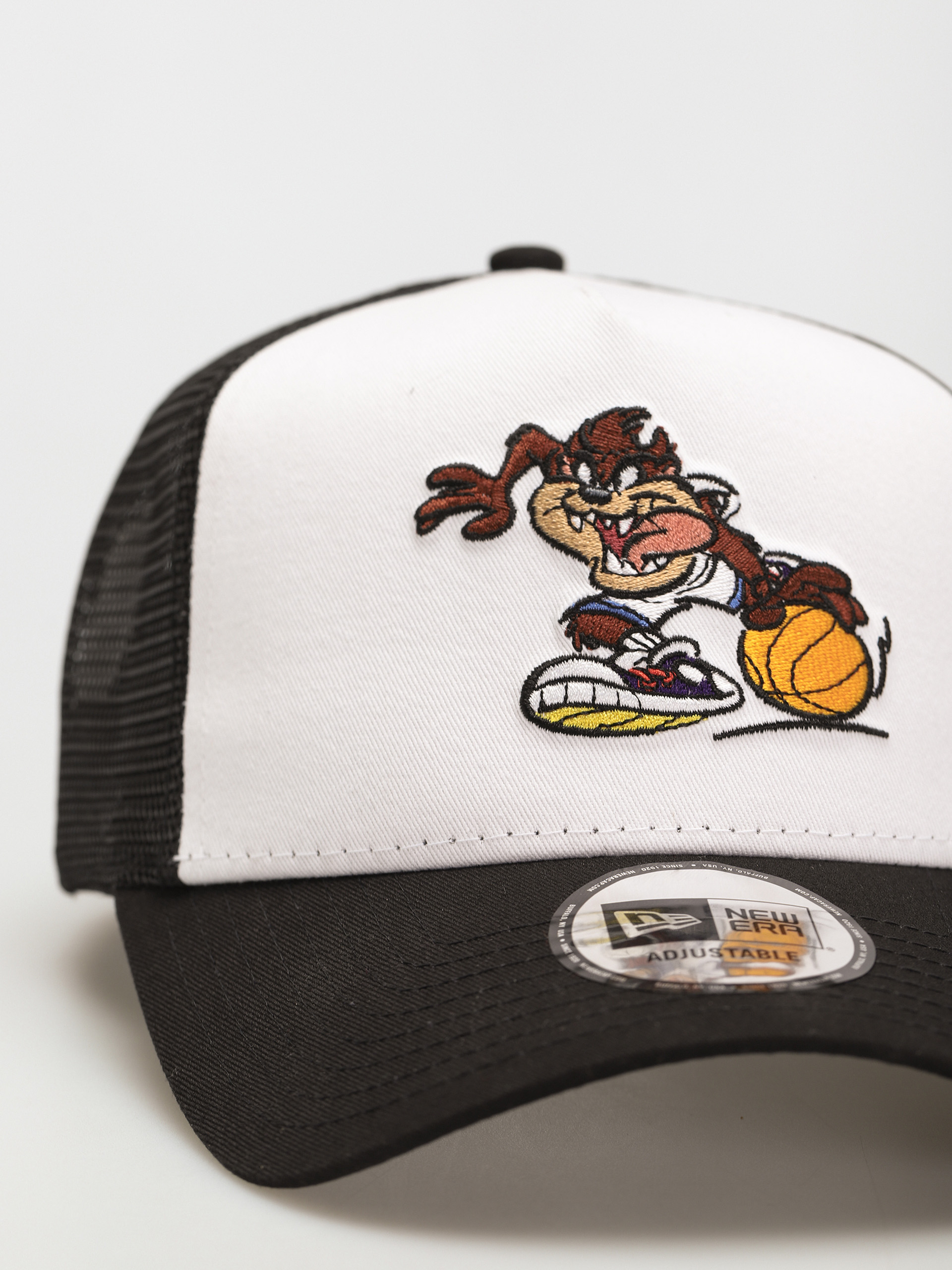 Czapka z daszkiem New Era Character Sports Trucker Taz (black/white)