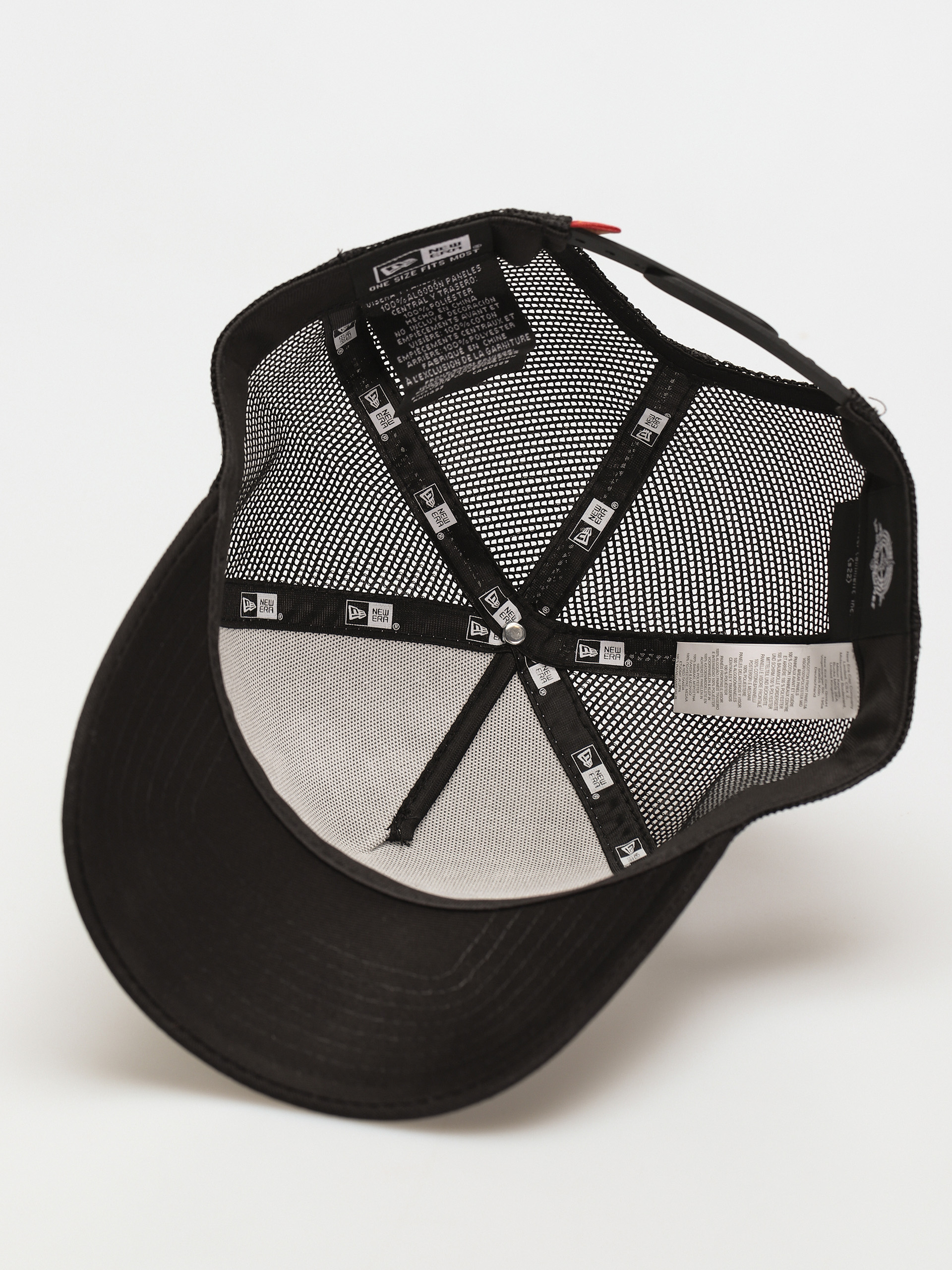 Czapka z daszkiem New Era Character Sports Trucker Taz (black/white)