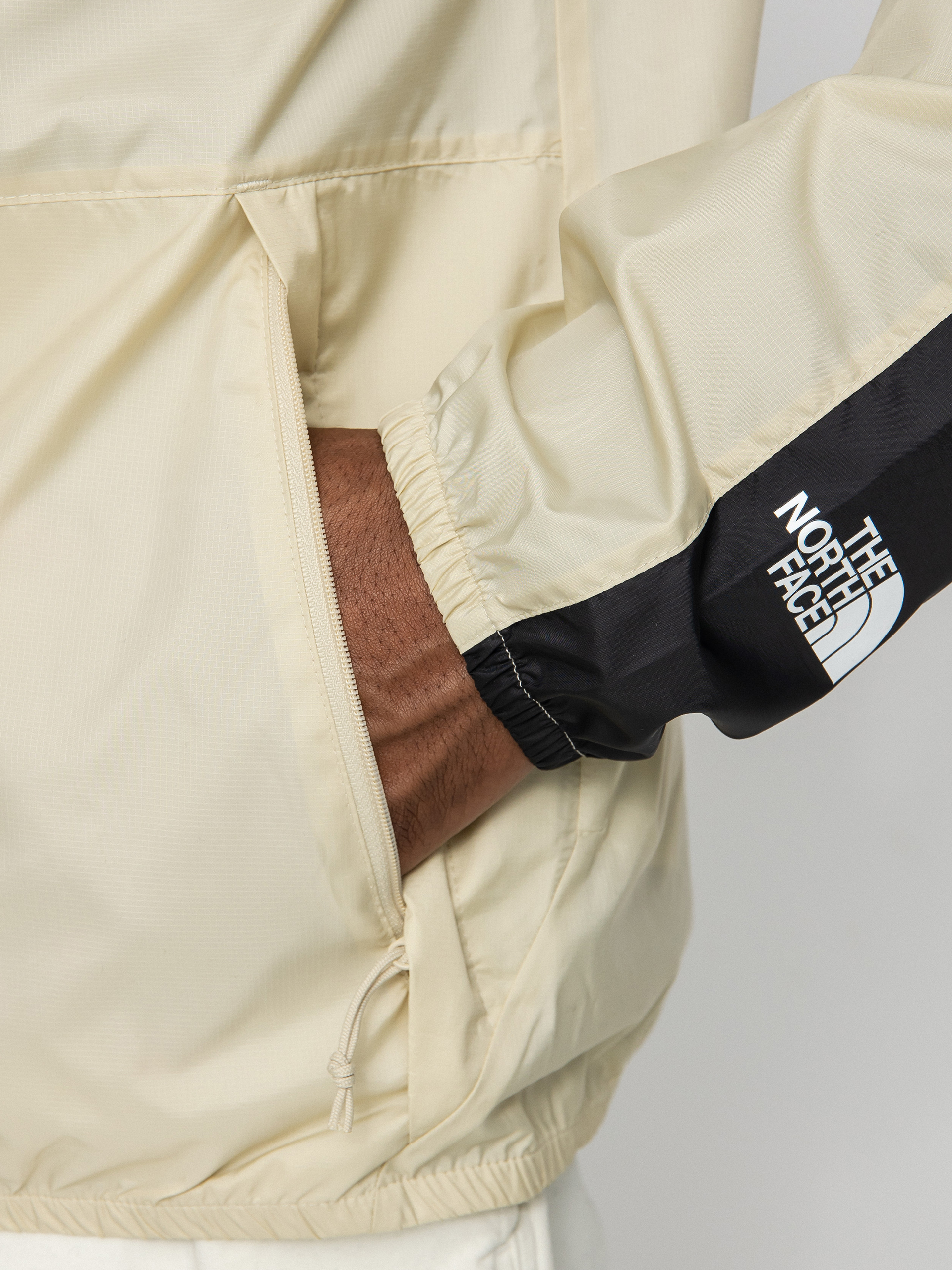Kurtka The North Face Seasonal Mountain (gravel)