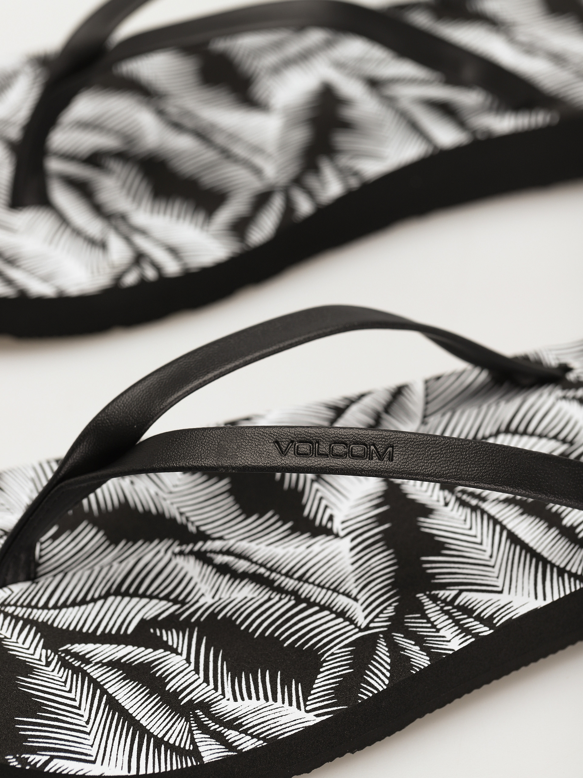 Japonki Volcom Color Me Spring Wmn (black white)