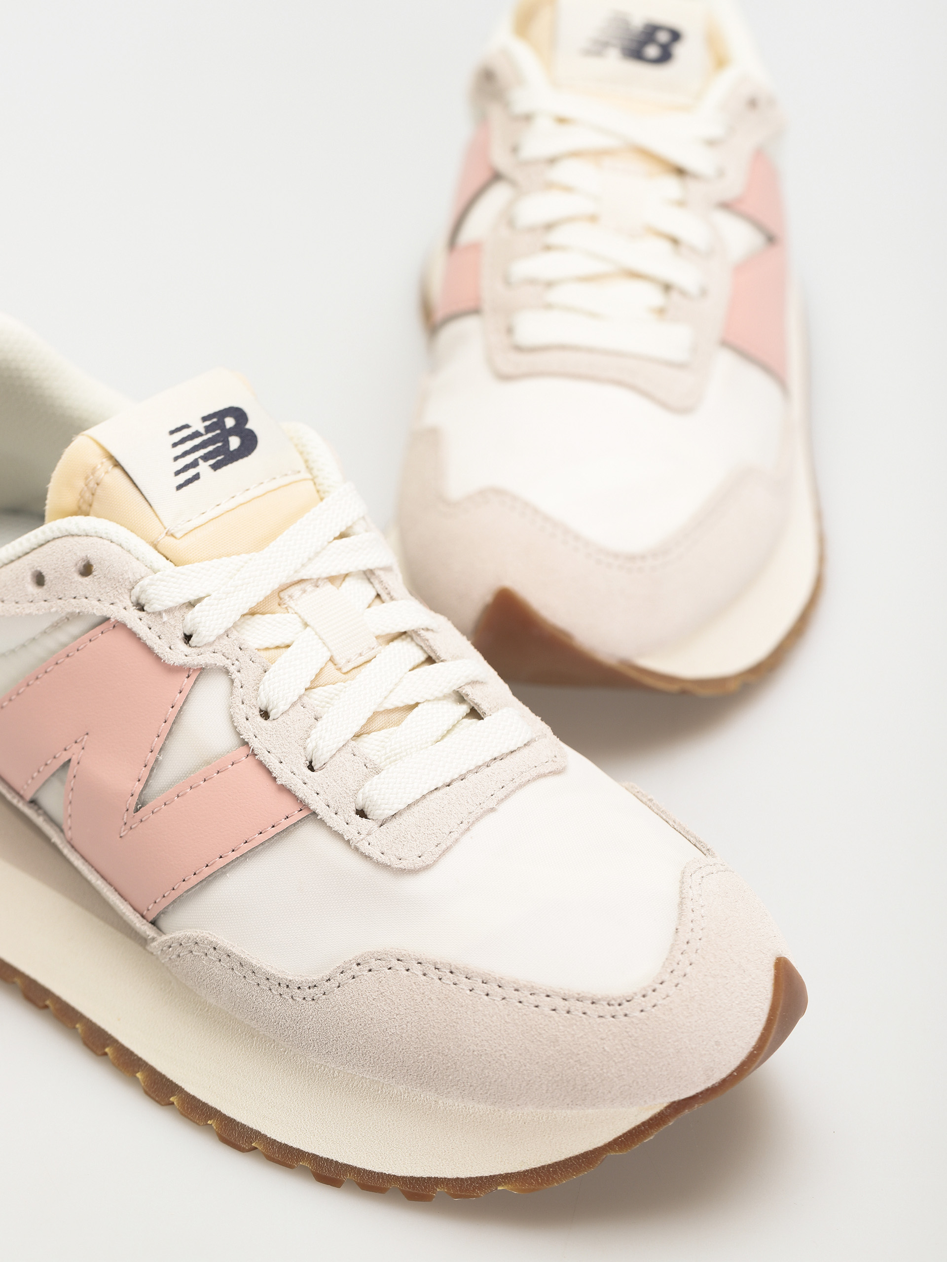 Buty New Balance 237 Wmn (sea salt)