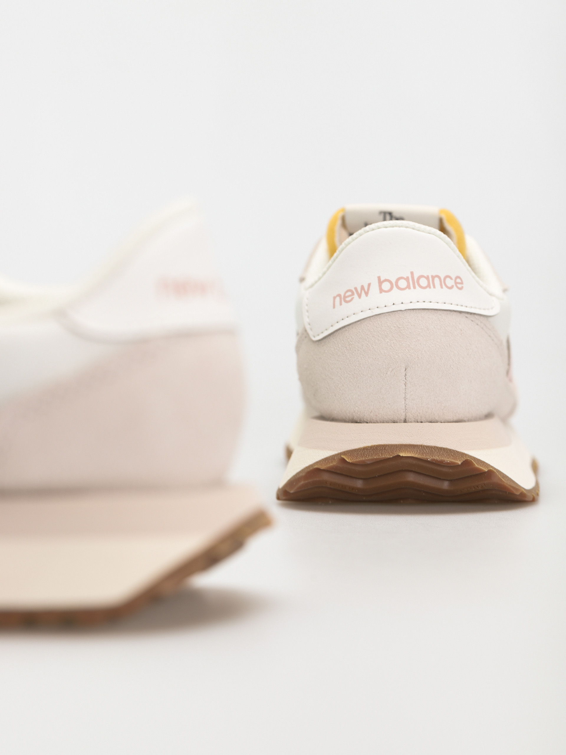 Buty New Balance 237 Wmn (sea salt)