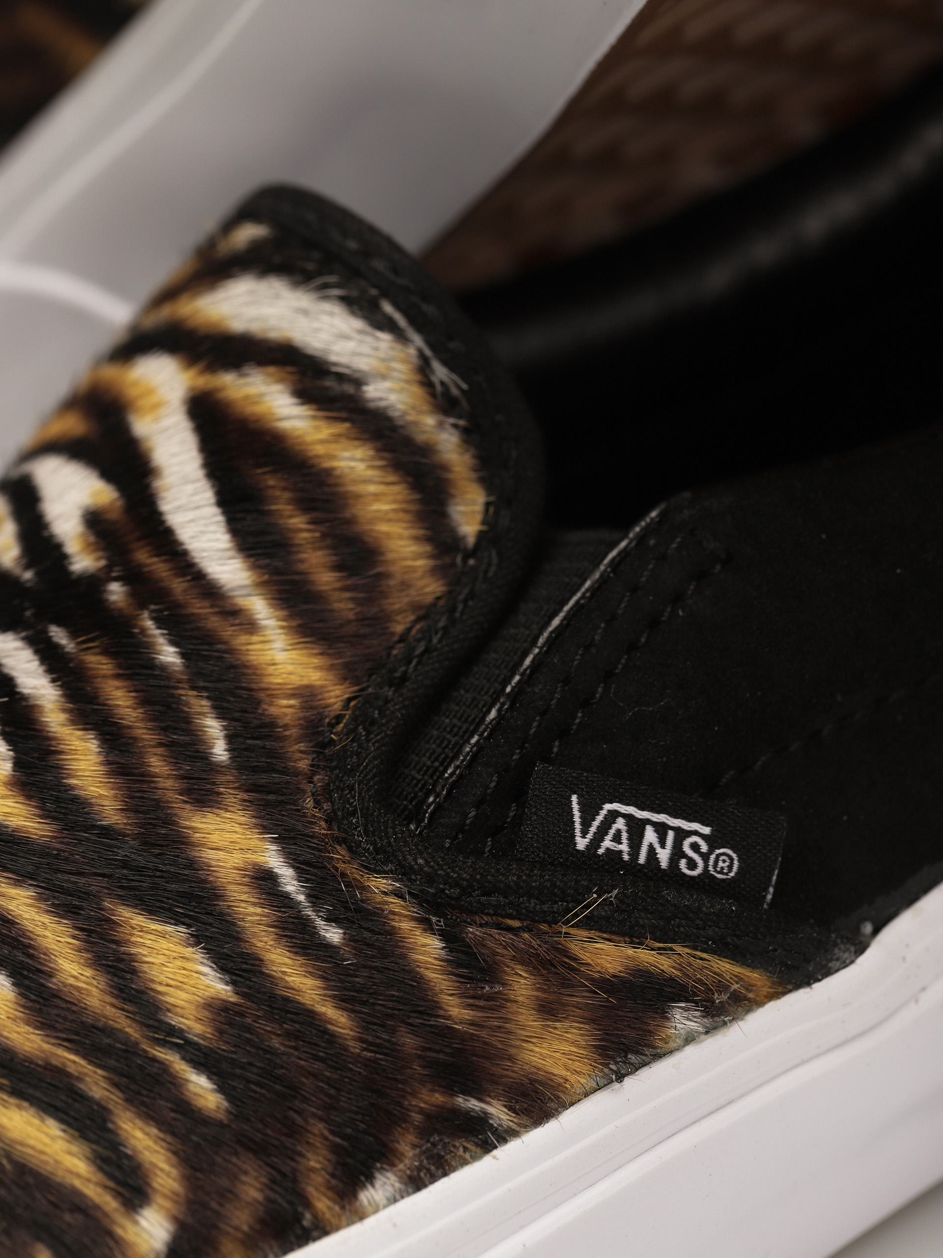 Buty Vans Classic Slip On (soft suede/black/tiger)