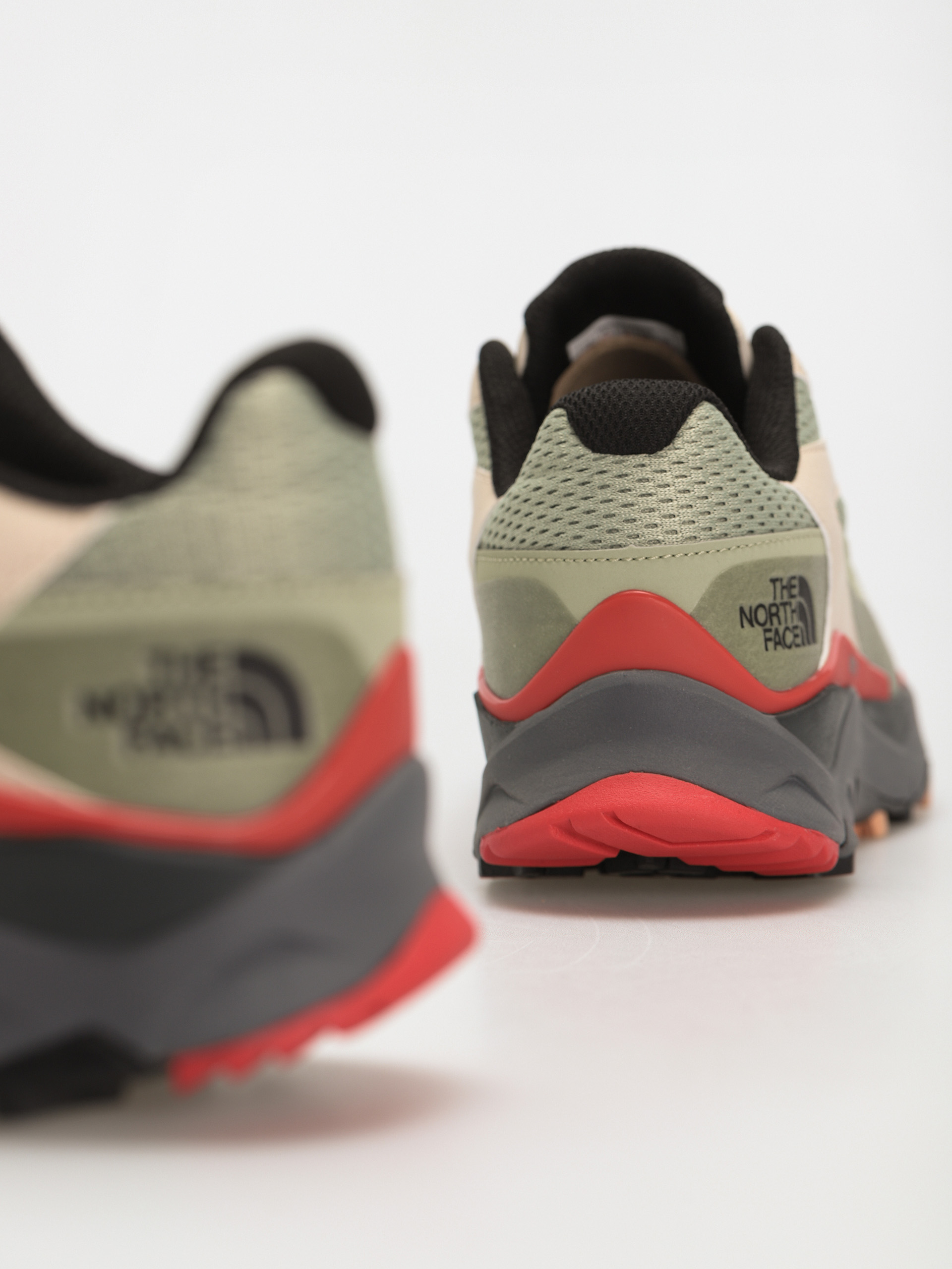 Buty The North Face Vectiv Taraval (tea green/horizon red)