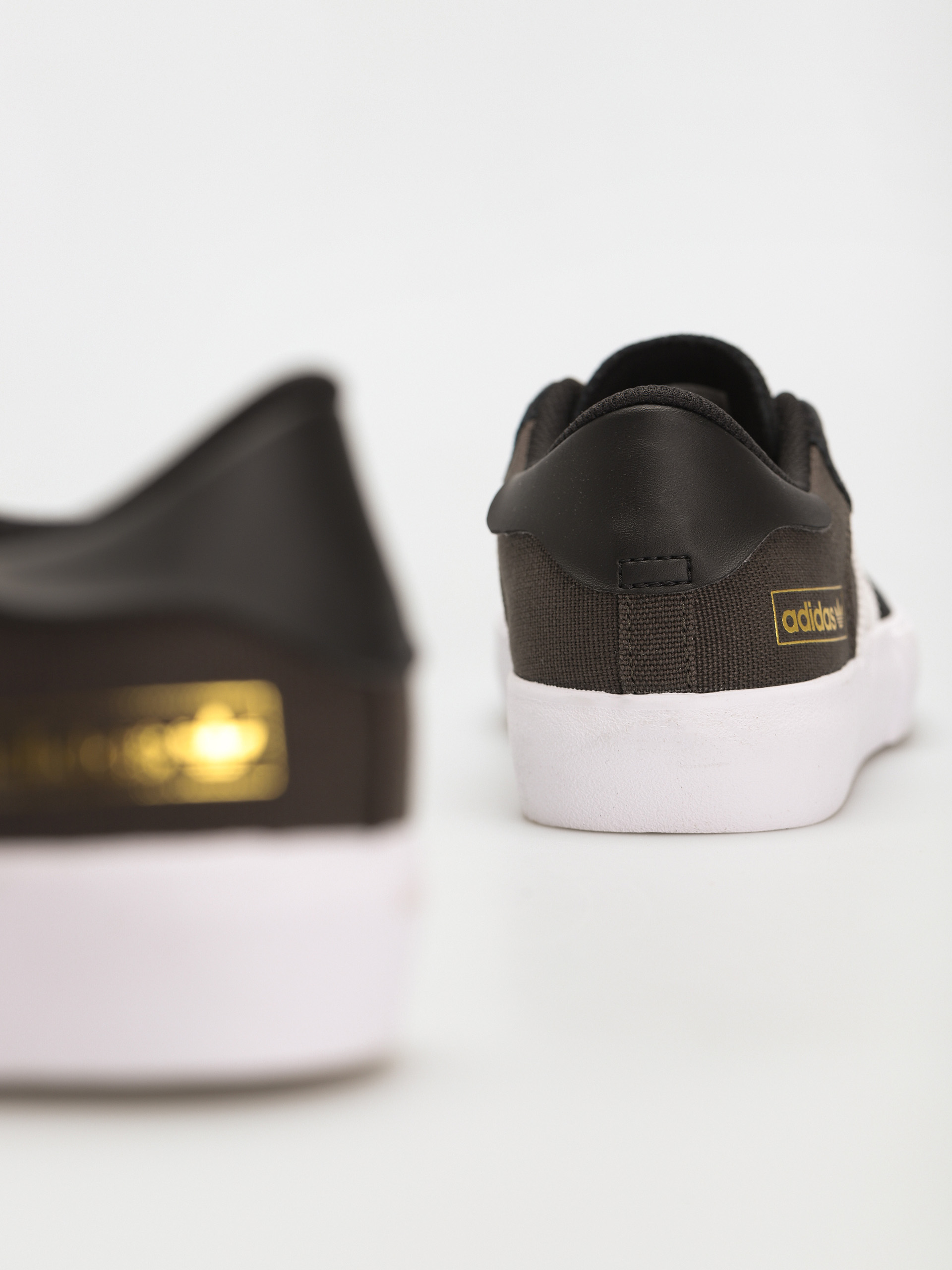 Buty adidas Matchbreak Super (cblack/ftwwht/shaoli)
