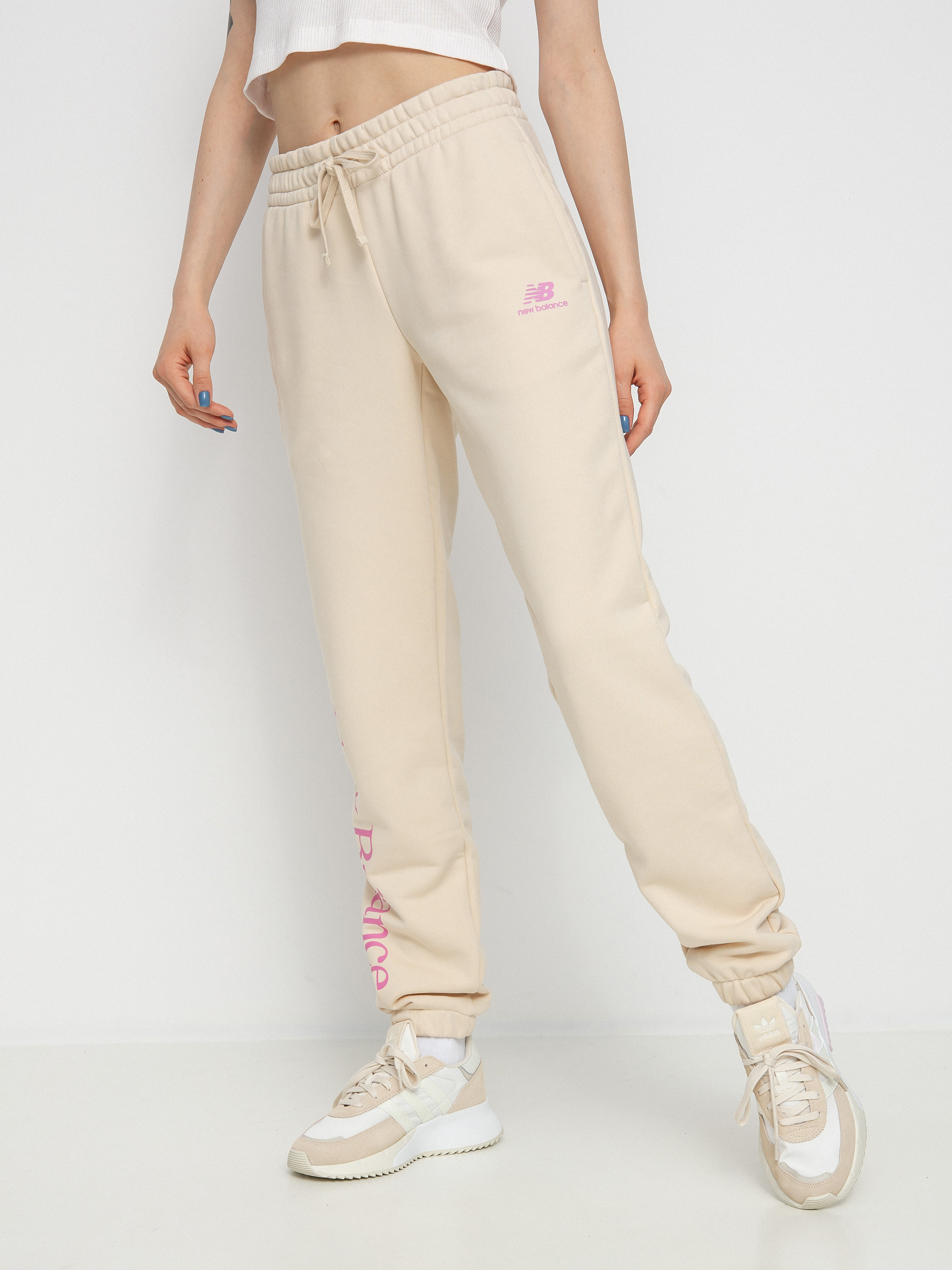 Spodnie New Balance Essentials Celebrate Wmn (beige)