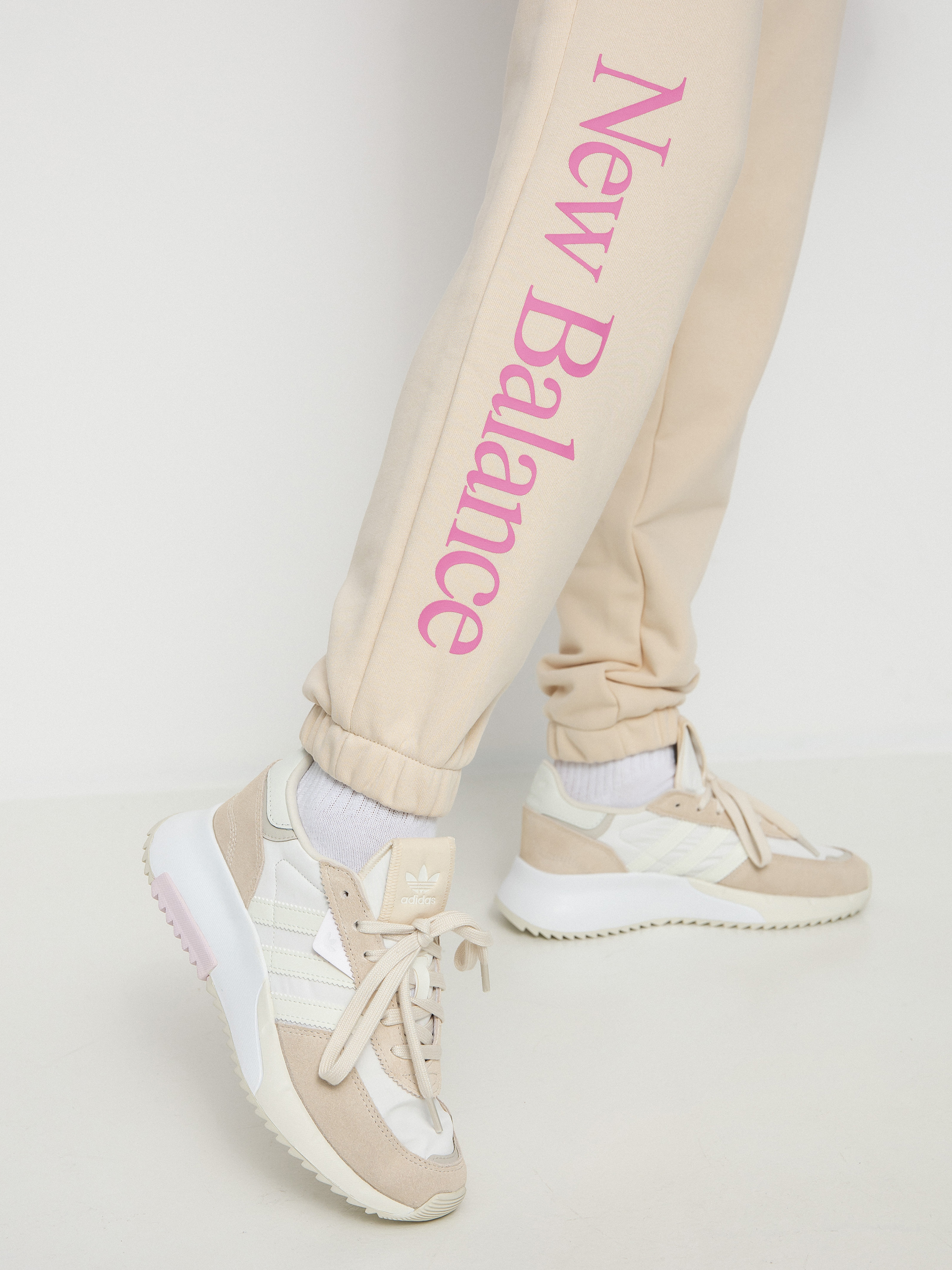 Spodnie New Balance Essentials Celebrate Wmn (beige)
