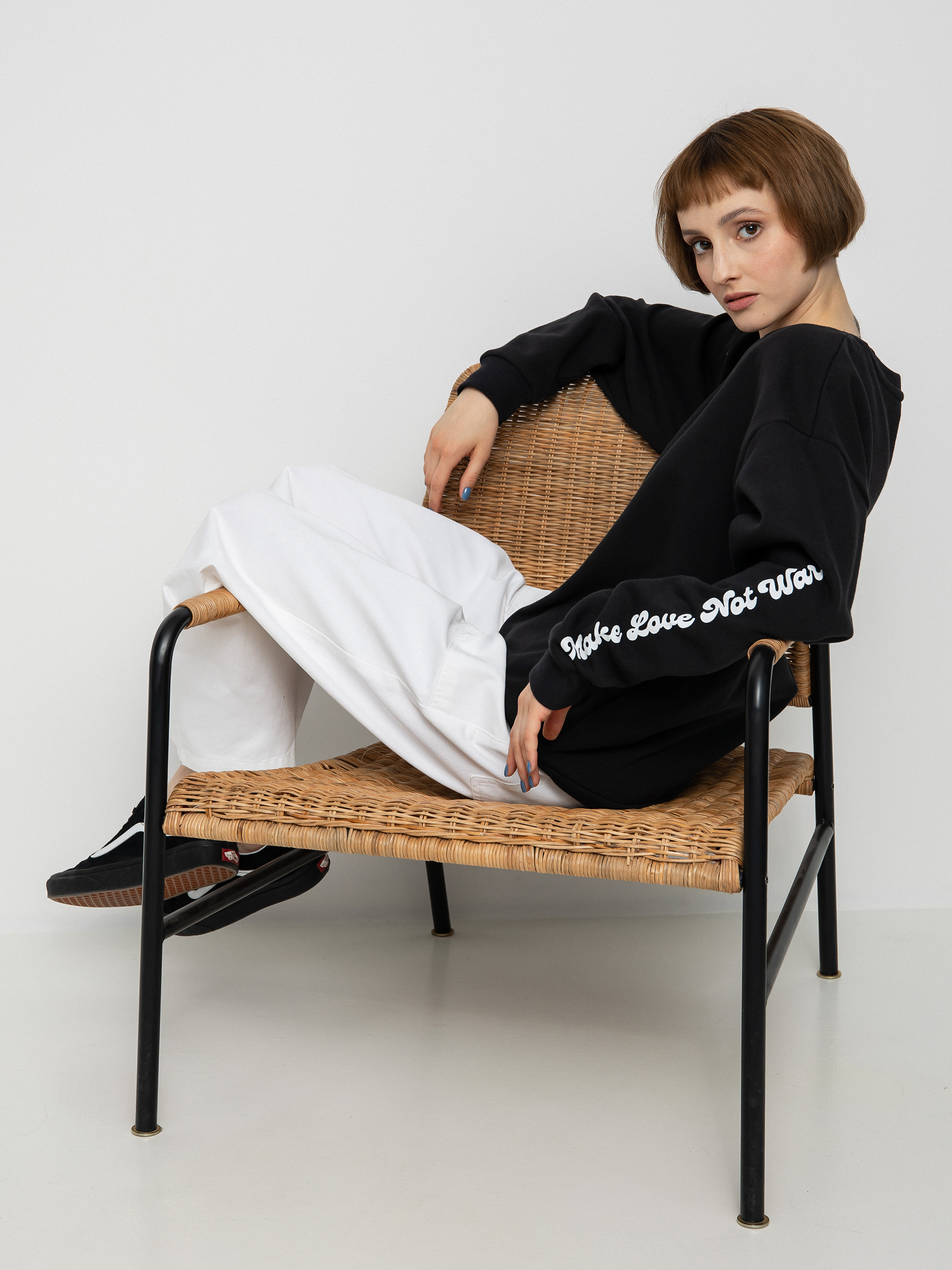 Bluza Brixton Love Not War Crew Wmn (black)